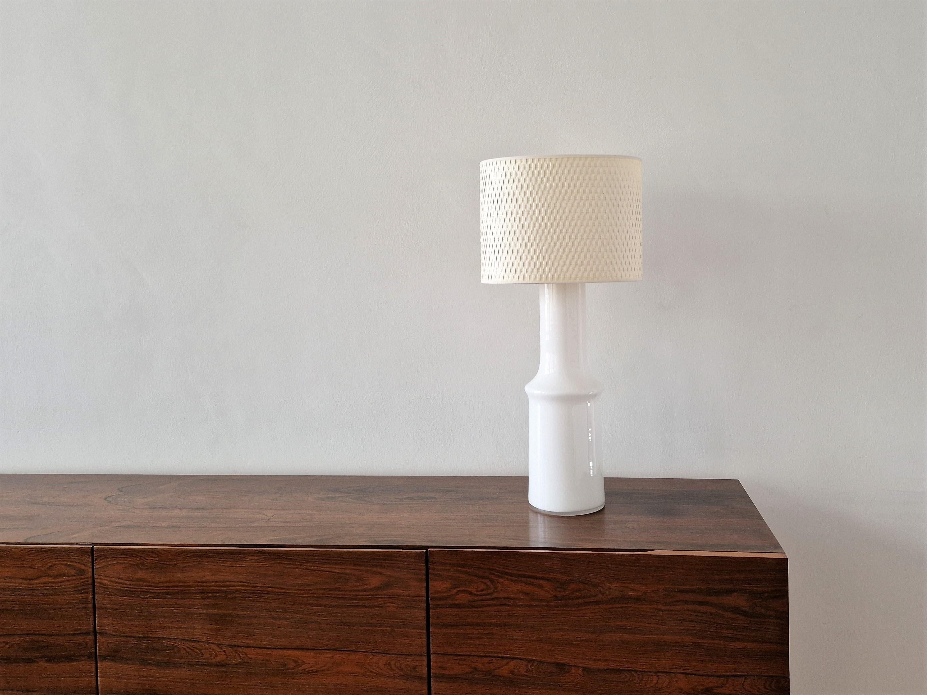 Glass Large white glass table lamp by Gert Nyström for Hyllinge, Sweden 1960's For Sale