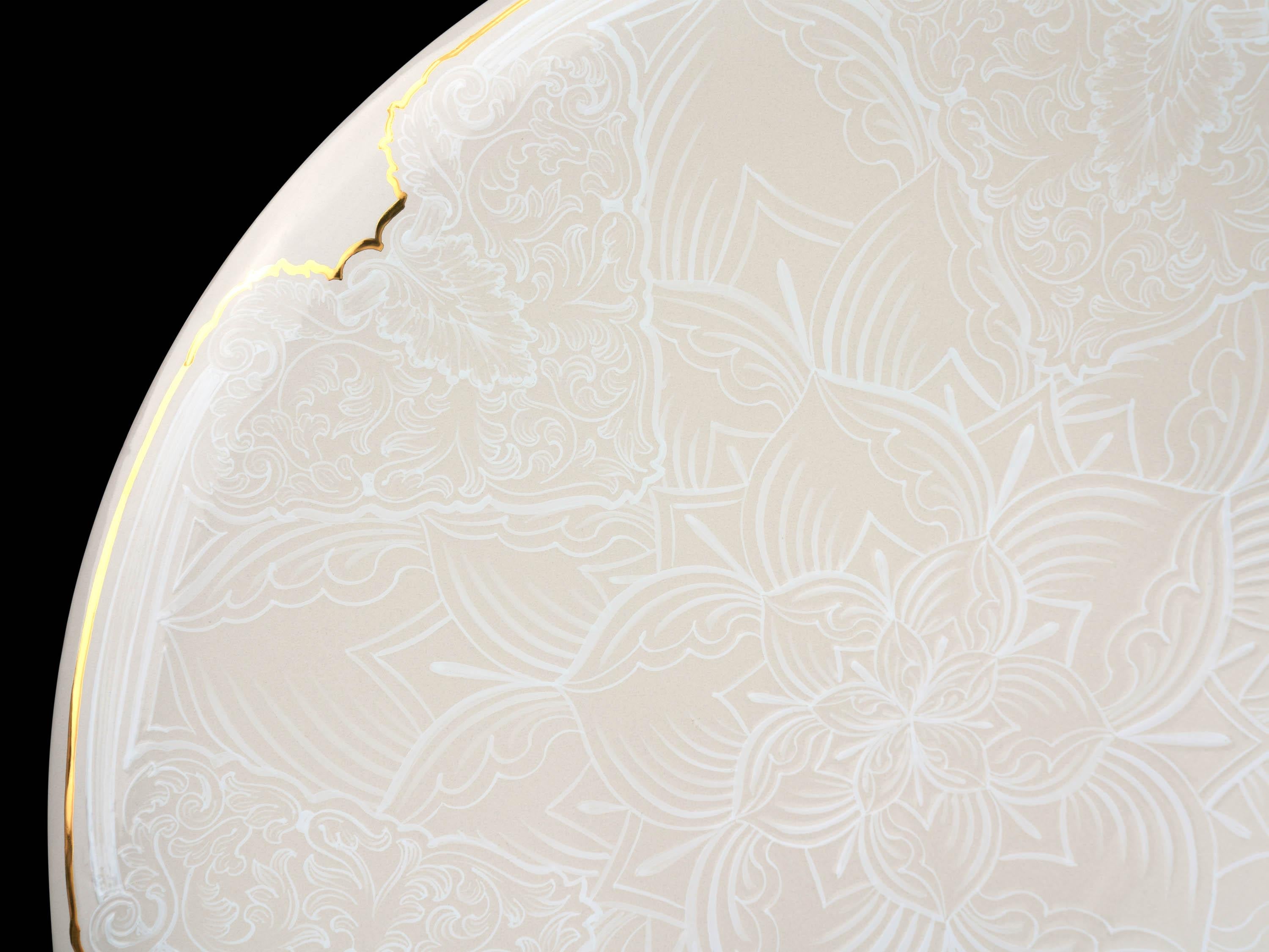 Large White Gold Ceramic Plate Majolica, Decorative Wall Dish, Bowl Deruta Italy For Sale 1