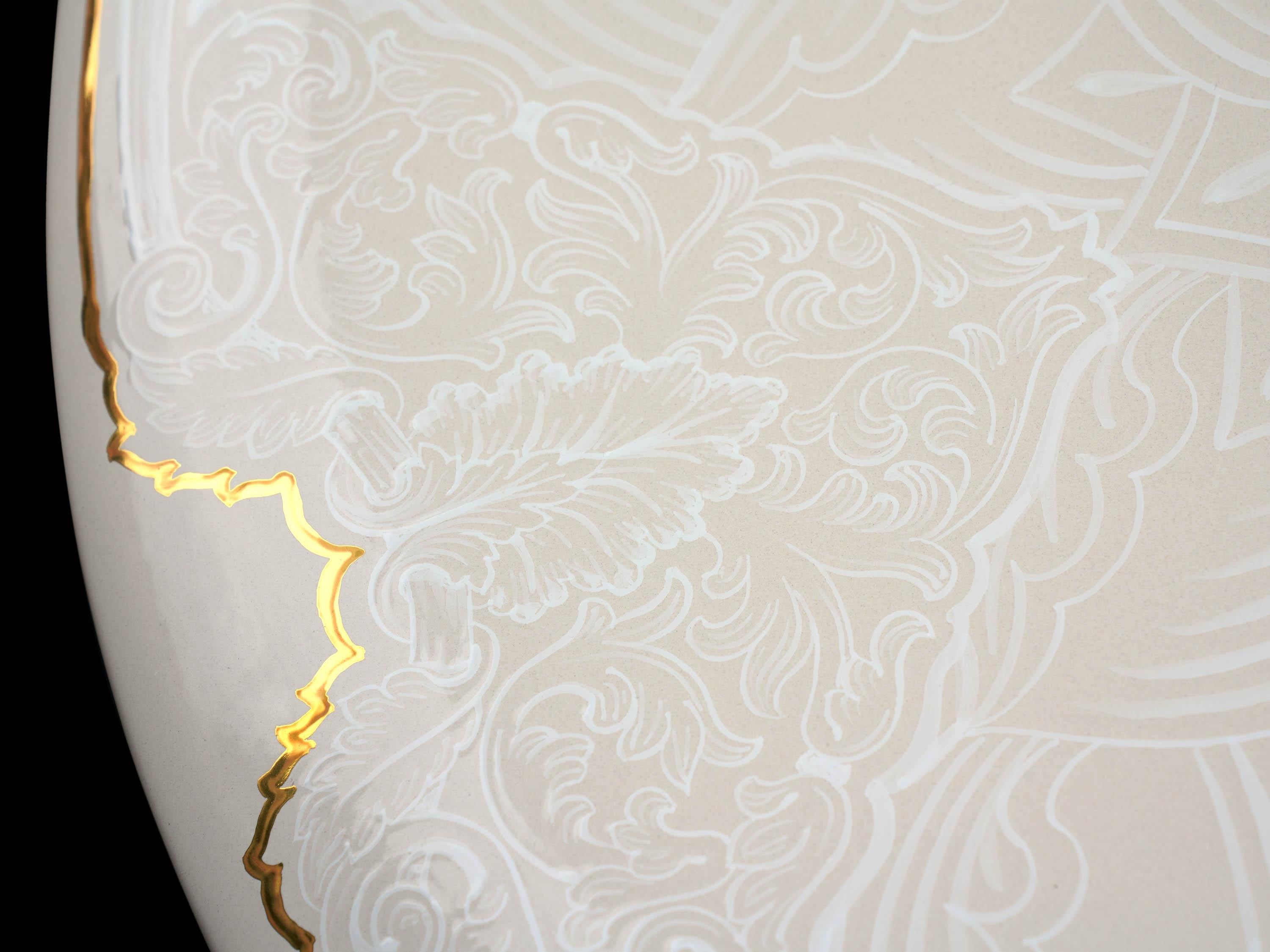 italien Grande assiette en céramique or blanc Majolica, plat mural décoratif, bol Deruta Italie en vente