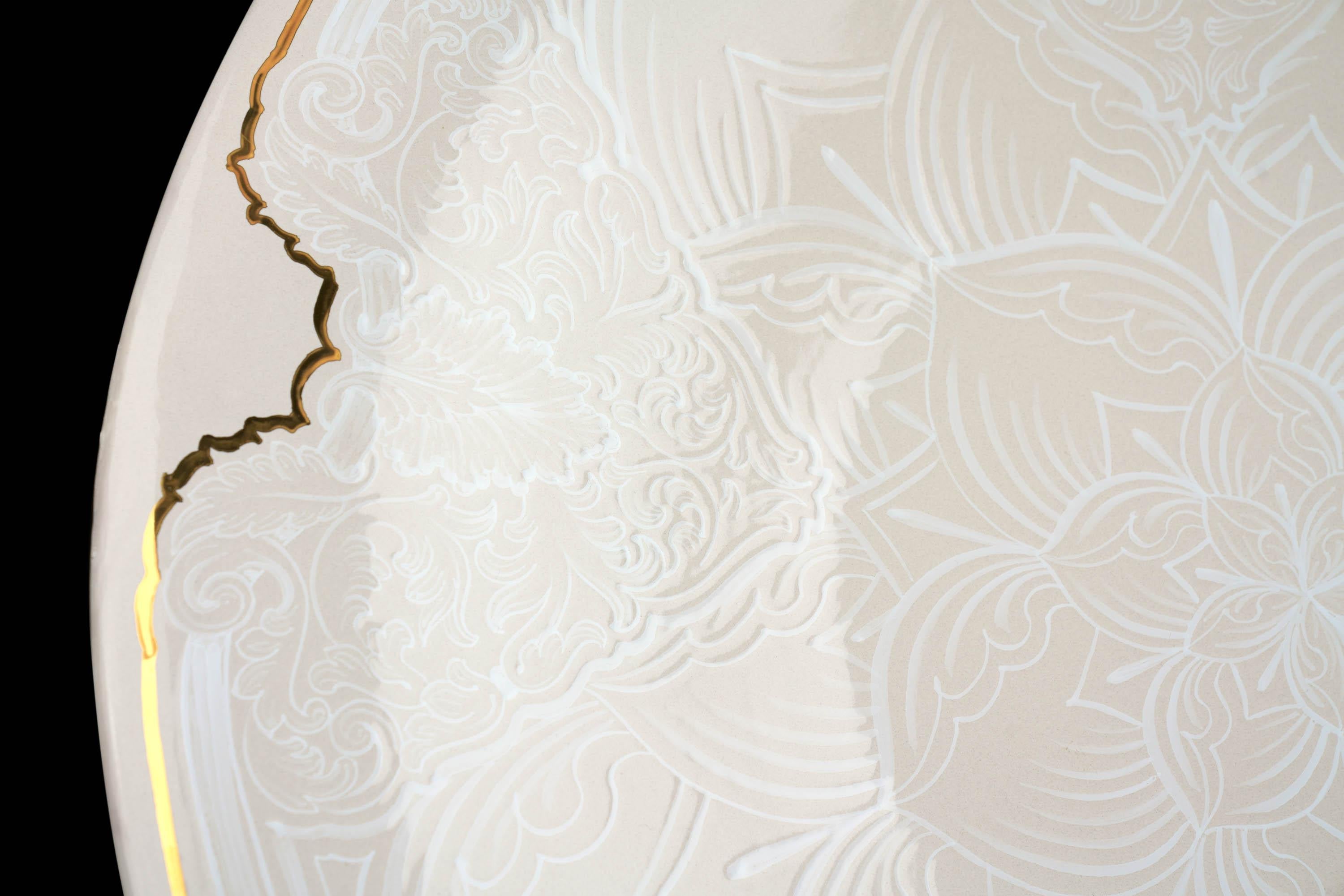 Large White Gold Ceramic Plate Majolica, Decorative Wall Dish, Bowl Deruta Italy In New Condition For Sale In Recanati, IT