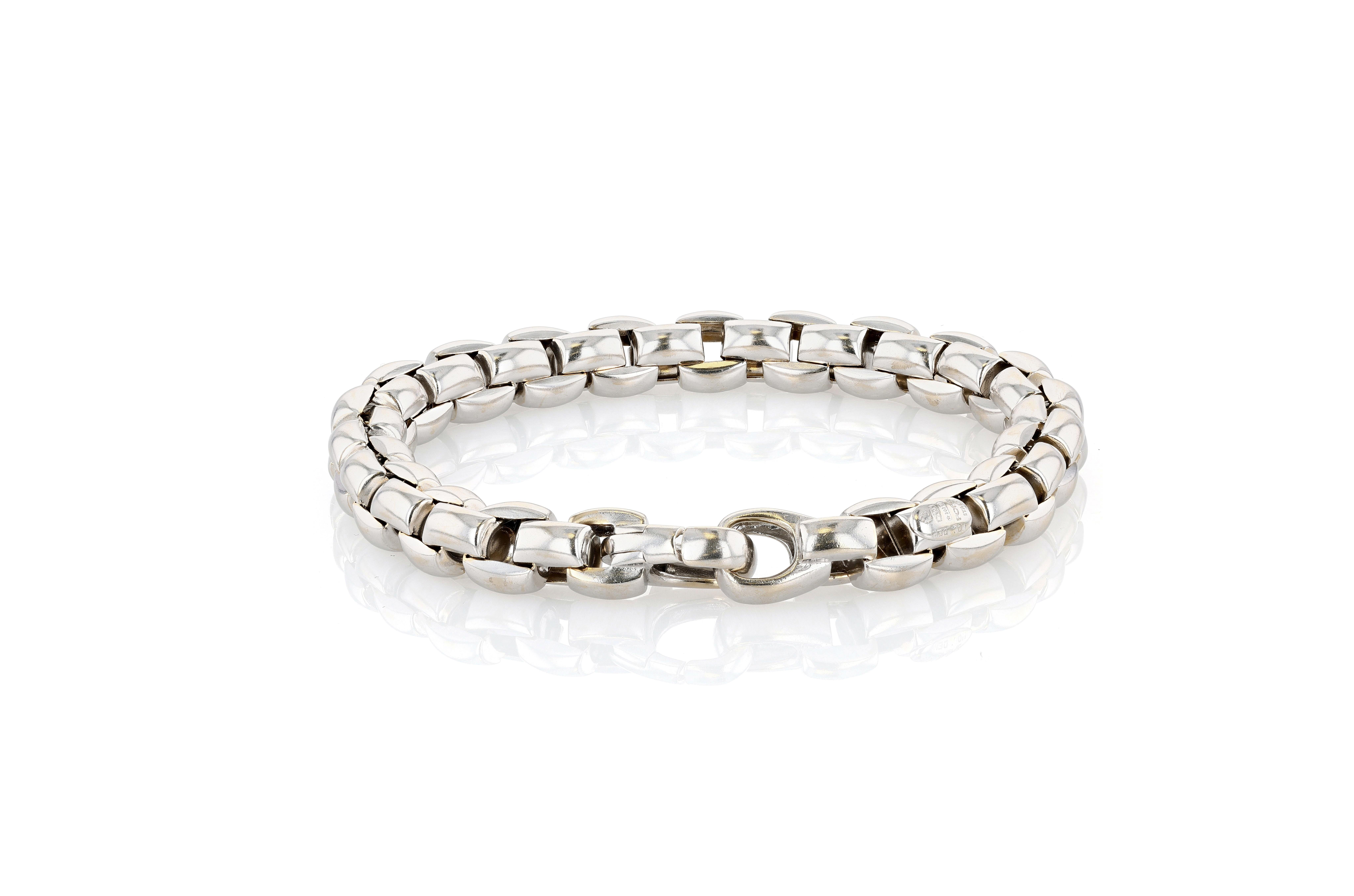An 18 karat white gold chunky box link bracelet by famed jewelry designer, Fope. 

The bracelet measures eight inches in length and features a high polish finish, and the closure is a large squared lobster clasp. 

-Signed FOPE
-18 karat white gold