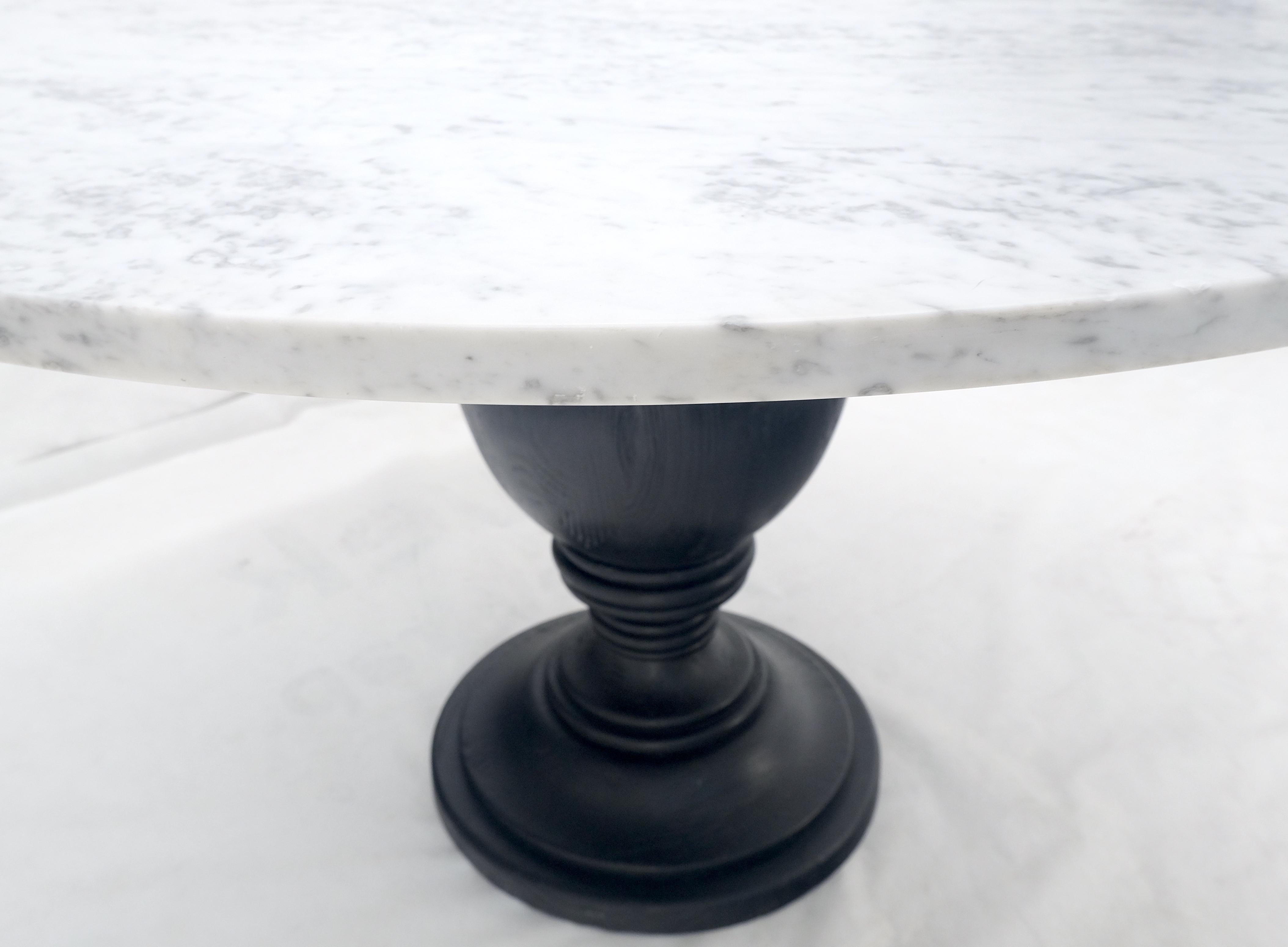 Grande table de salle à manger ronde à plateau de marbre blanc gris 54