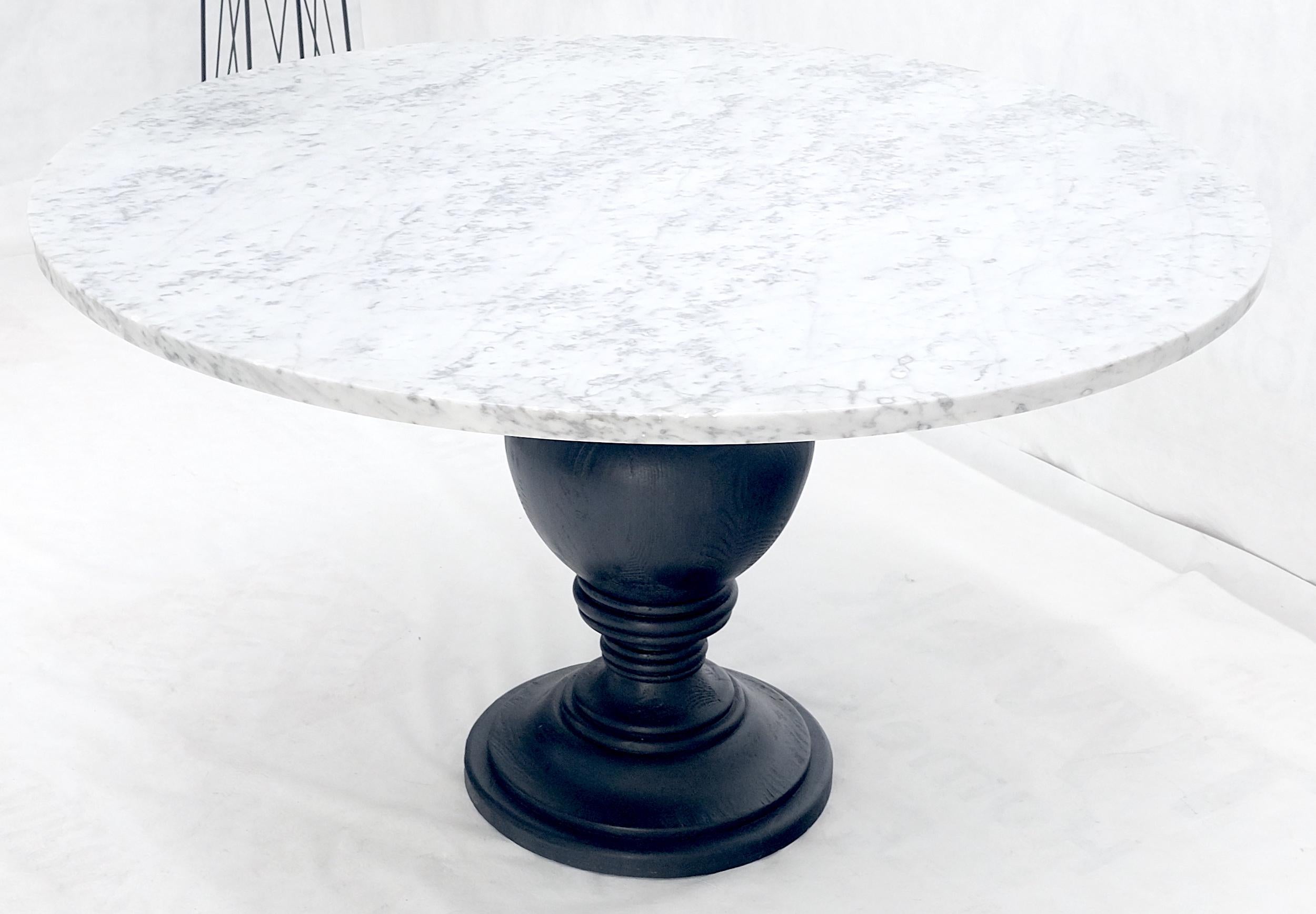 20ième siècle Grande table de salle à manger ronde à plateau de marbre blanc gris 54