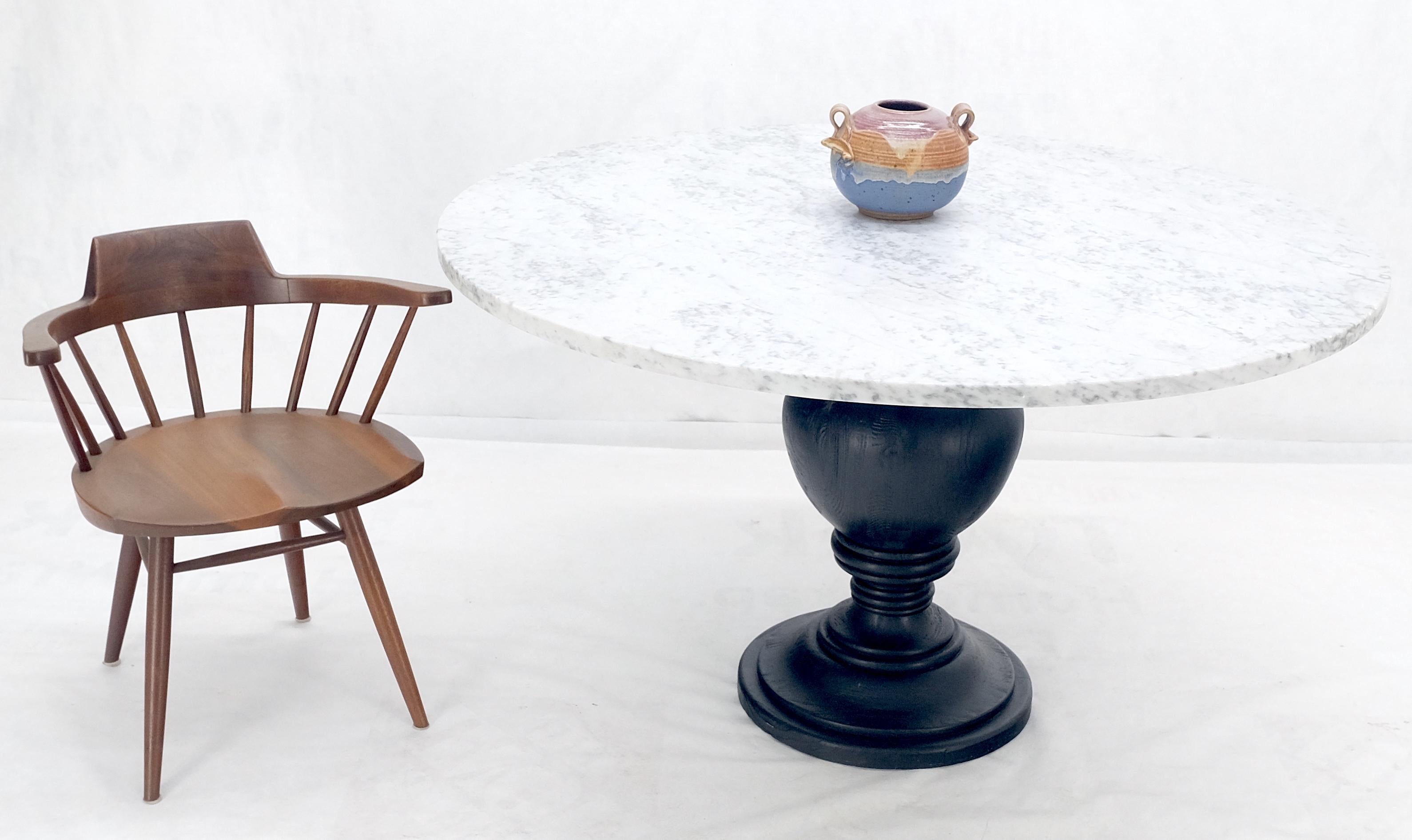 Grande table de salle à manger ronde à plateau de marbre blanc gris 54