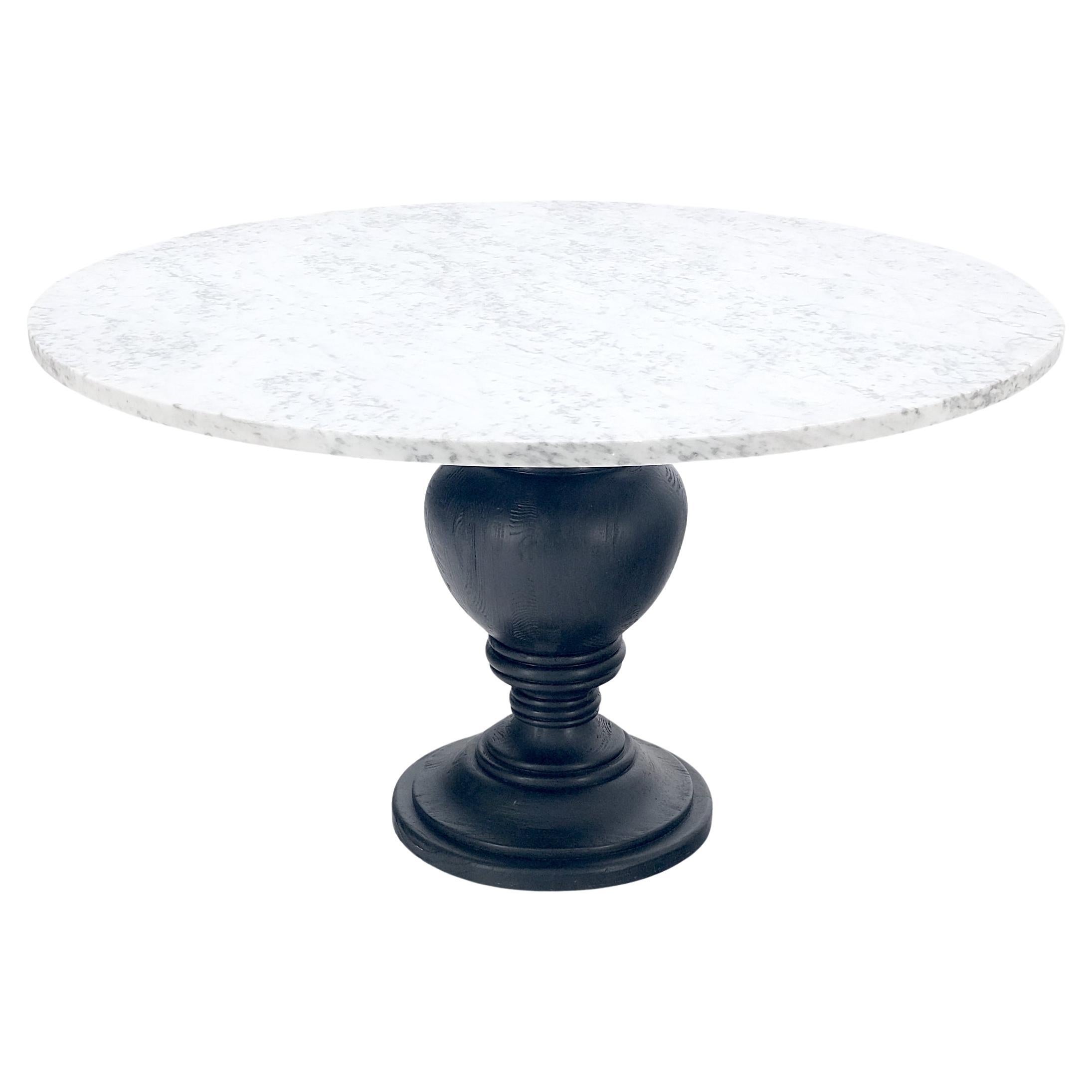 Grande table de salle à manger ronde à plateau de marbre blanc gris 54" et à base d'oignons tournés MINT ! en vente