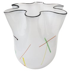 Gran jarrón blanco soplado a mano Handkerchief Vase de Ulrica Hydman-Vallien para Kosta Boda