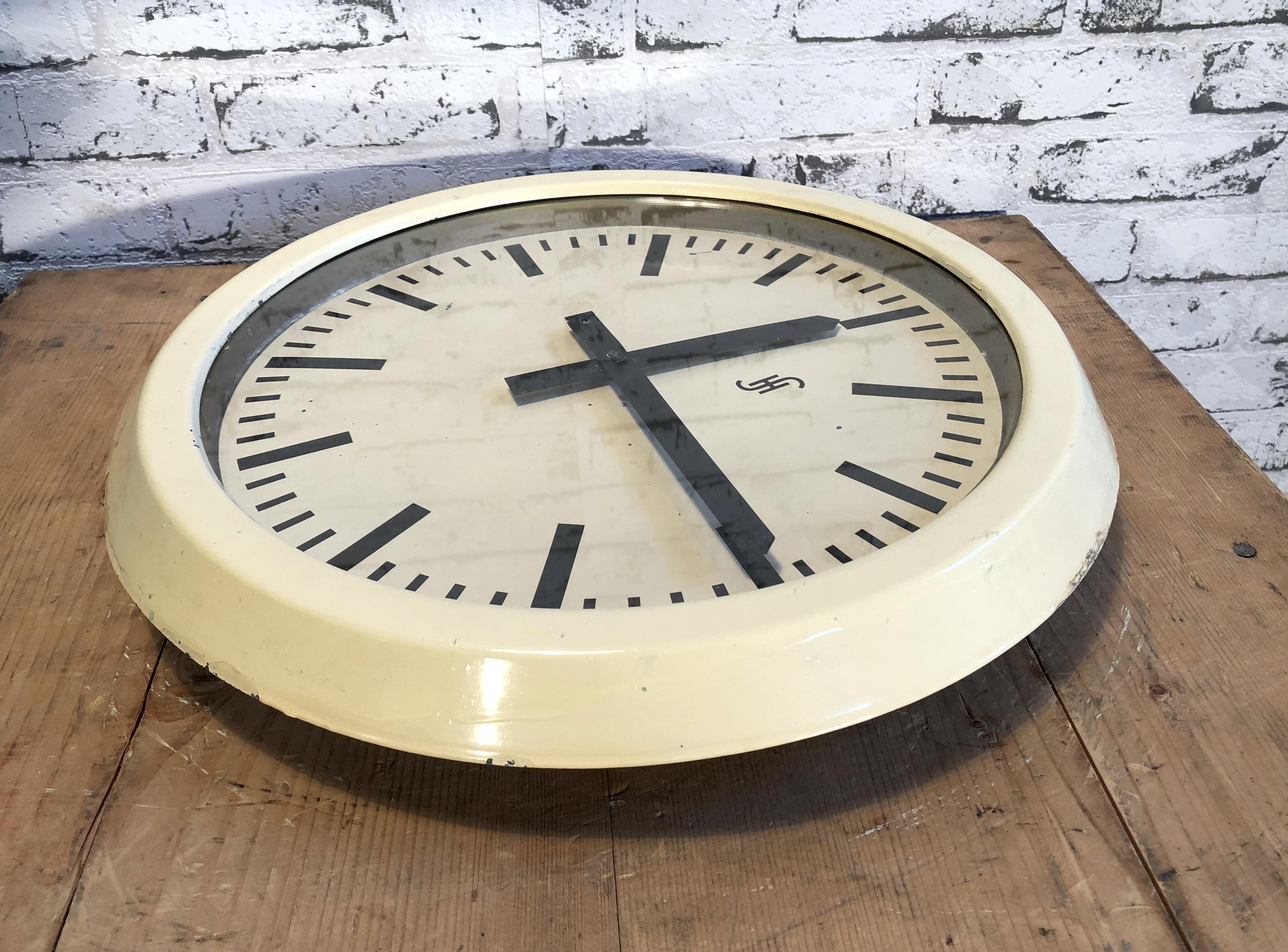 Large White Industrial Factory Wall Clock From Siemens, 1950s In Good Condition In Kojetice, CZ