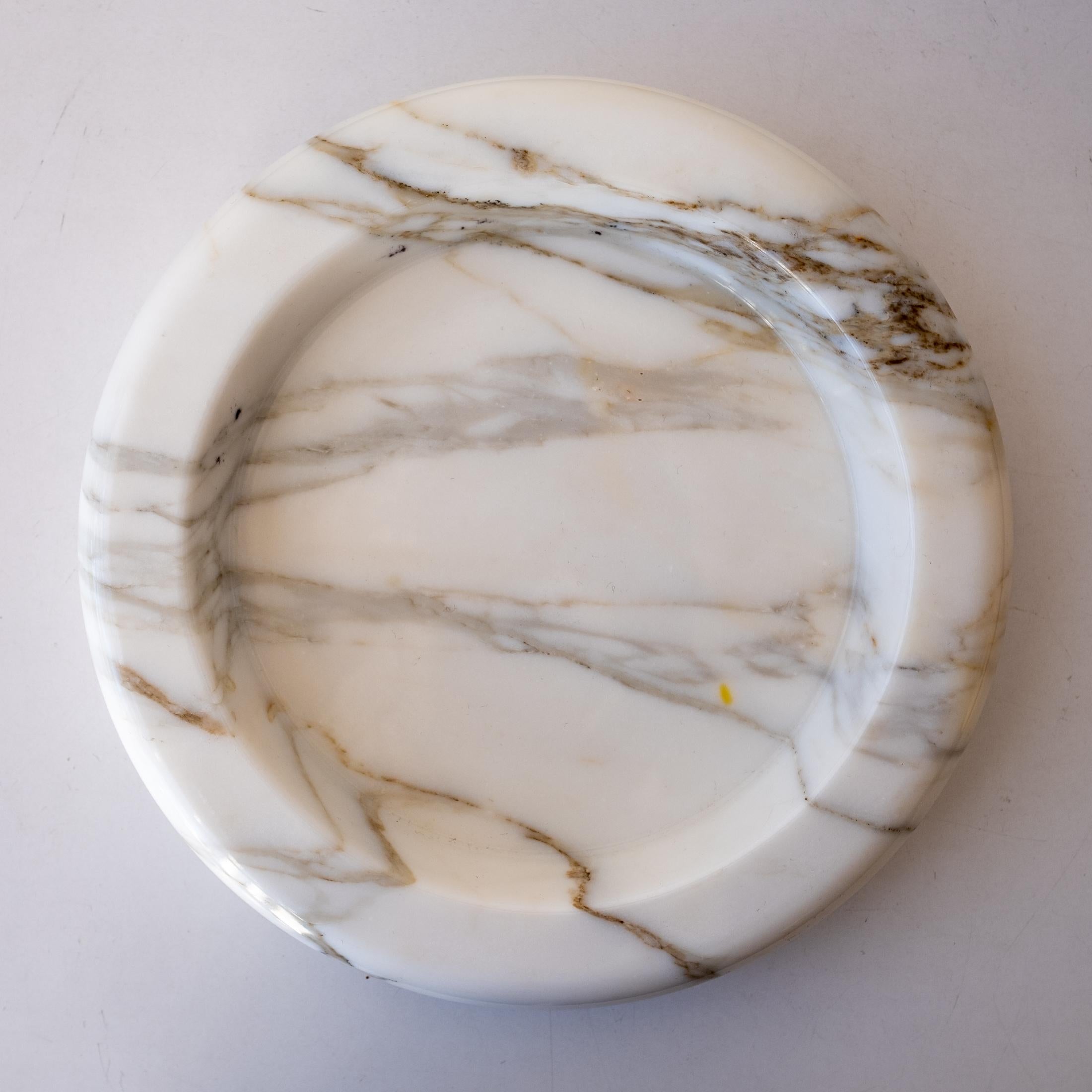 Mid-Century Modern Large White Italian Carrara Marble Bowl Vide-Poche 1960s