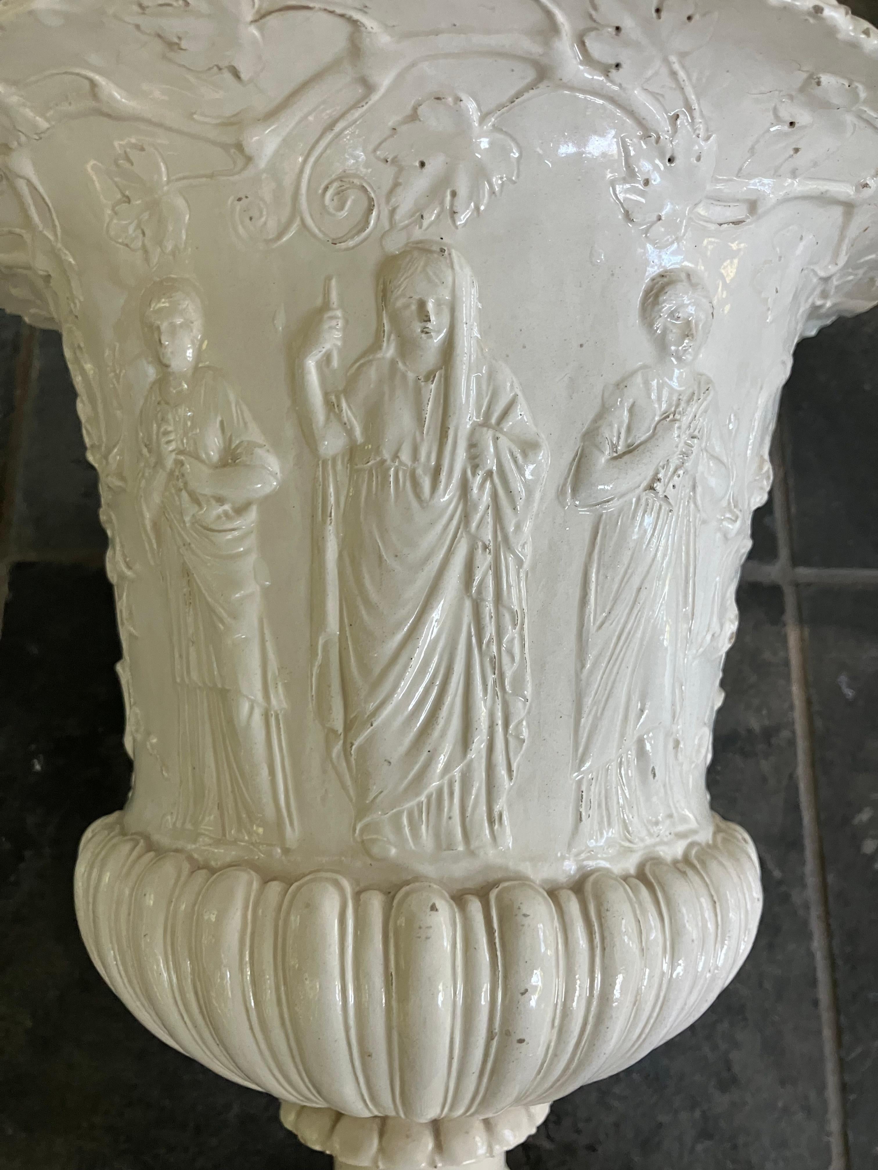 White Neoclassical Urn In Good Condition For Sale In New York, NY