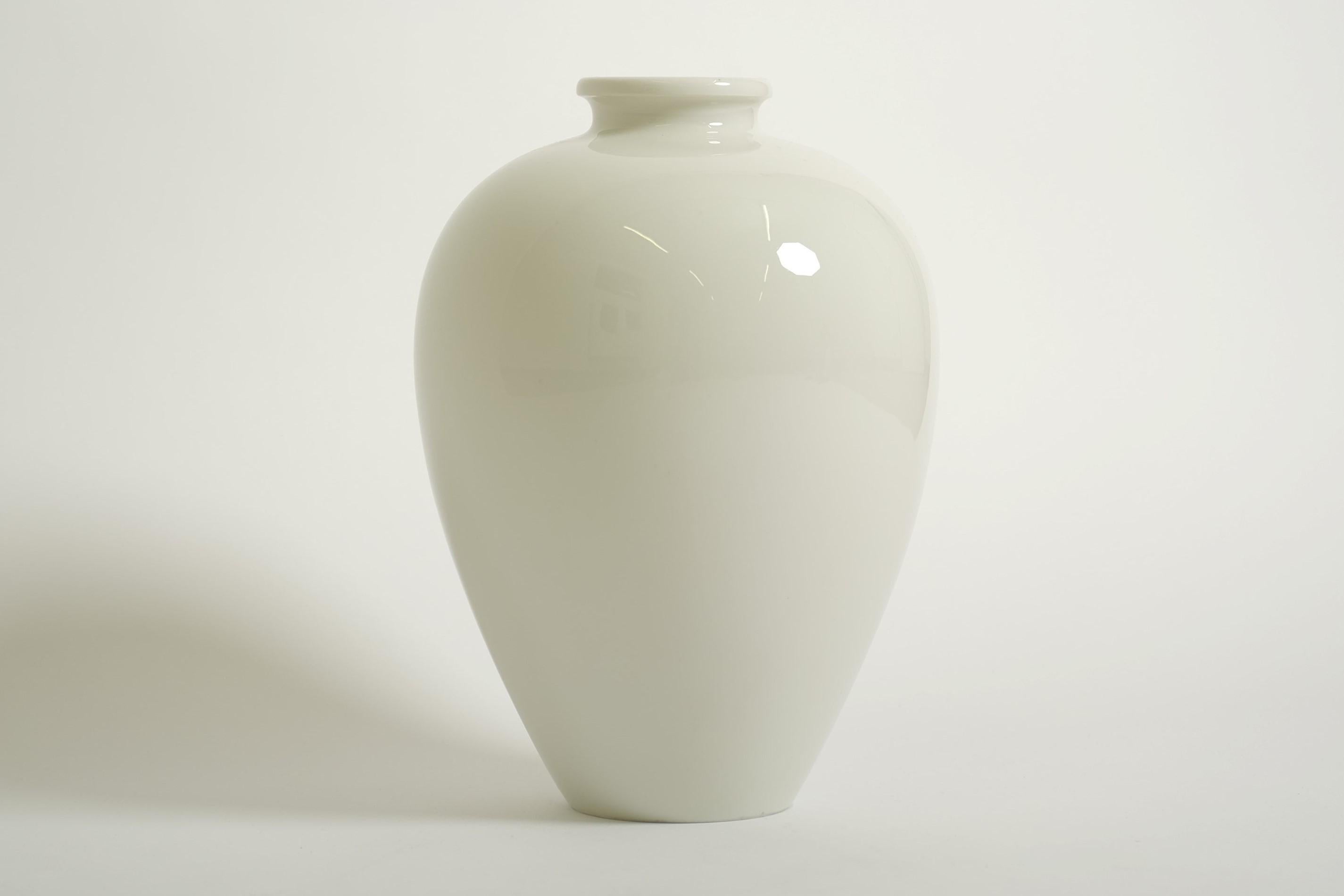 Grande vaso bianco KPM Berlin Porcelain Trude Petri Bauhaus, Germania anni '30 in vendita 4