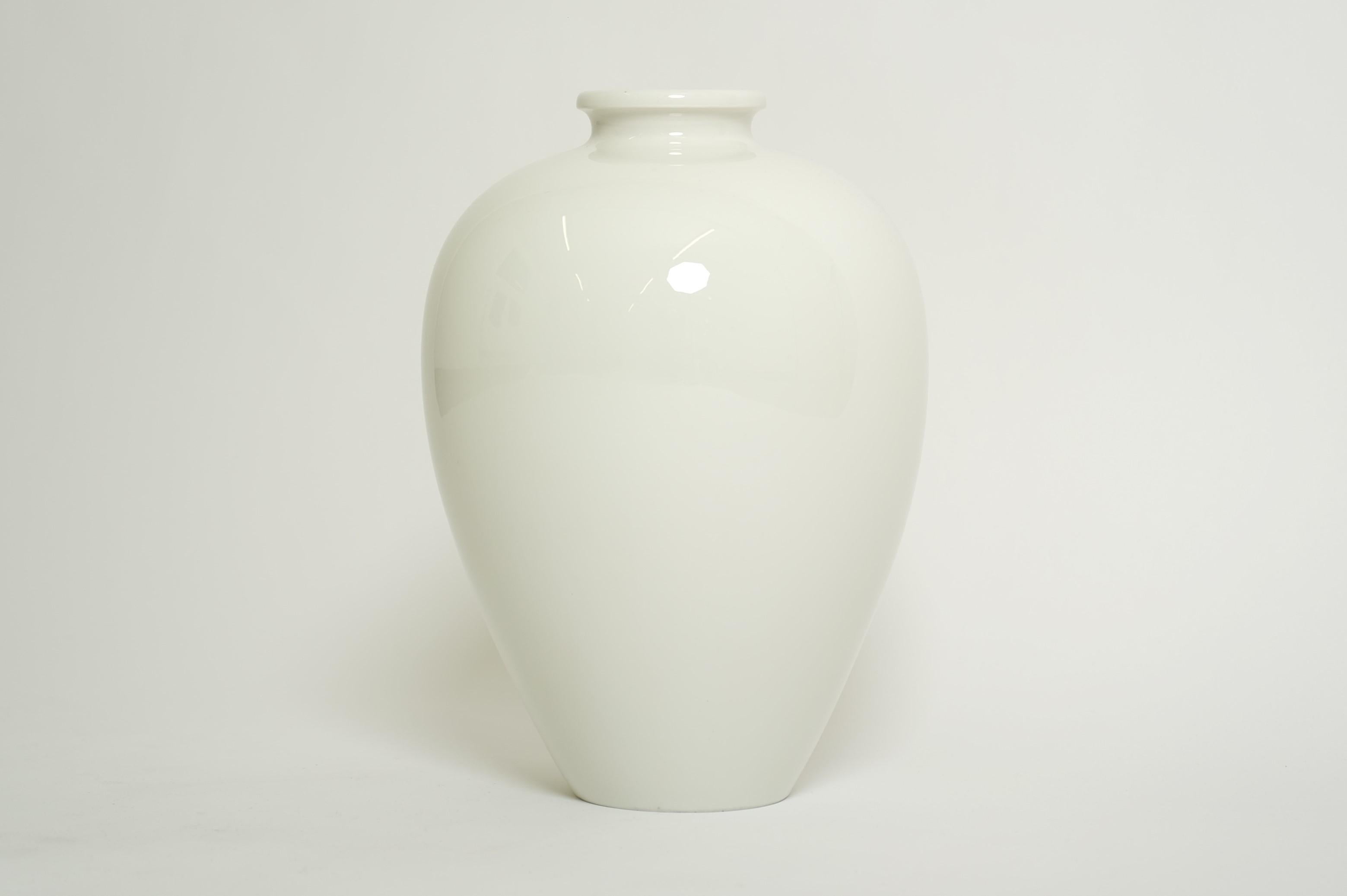 Grande vaso bianco KPM Berlin Porcelain Trude Petri Bauhaus, Germania anni '30 in vendita 6