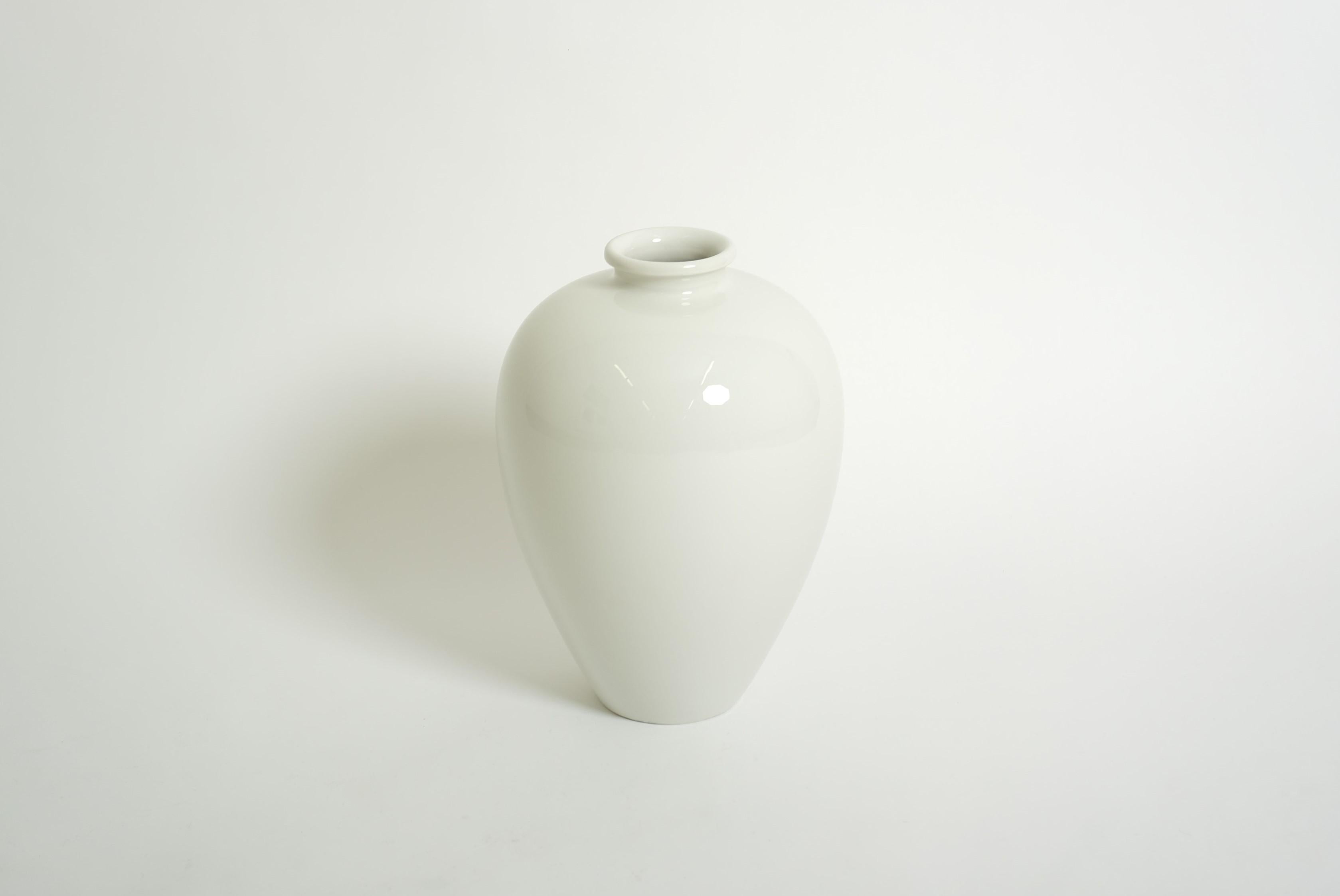 Tedesco Grande vaso bianco KPM Berlin Porcelain Trude Petri Bauhaus, Germania anni '30 in vendita