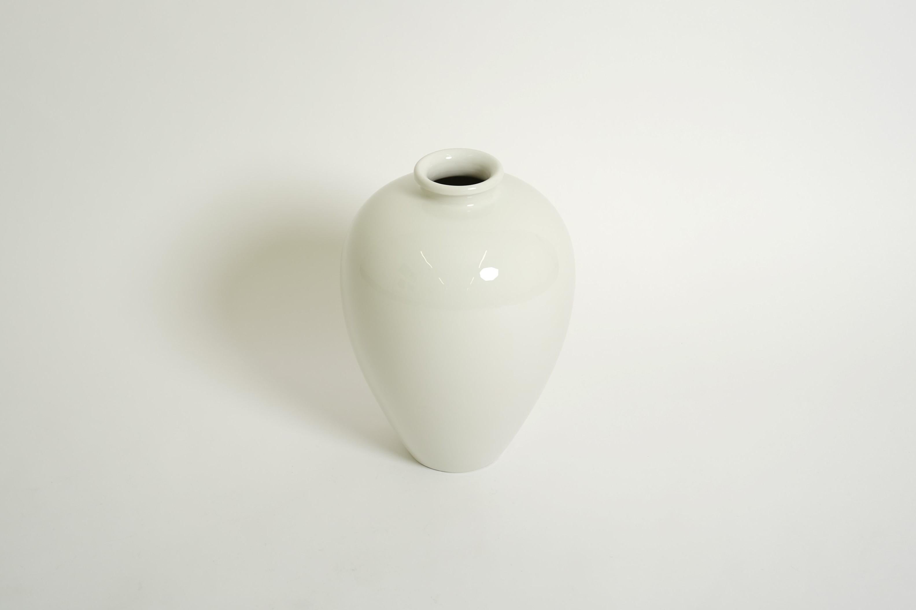 Grande vaso bianco KPM Berlin Porcelain Trude Petri Bauhaus, Germania anni '30 In condizioni buone in vendita a München, BY