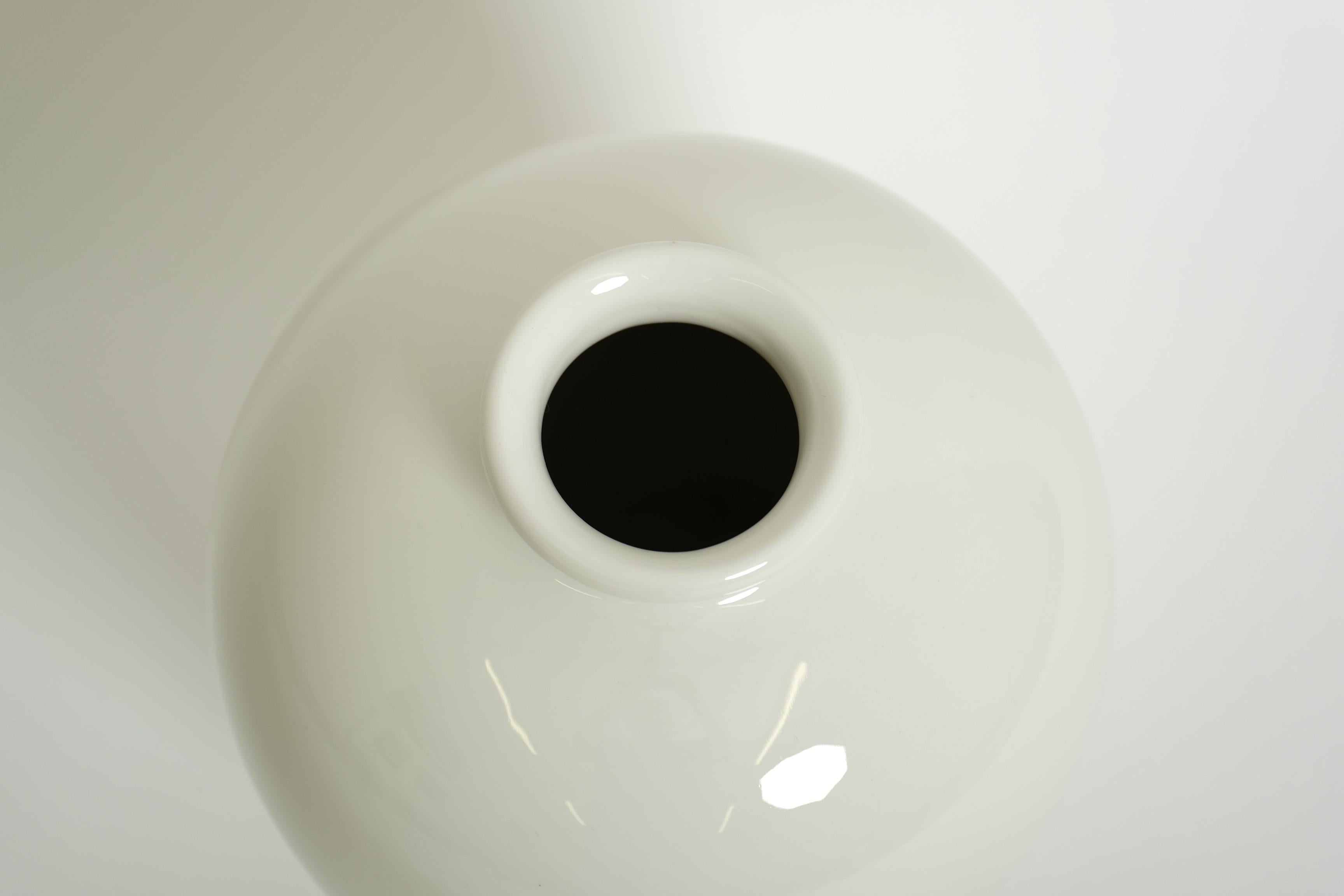 Porcellana Grande vaso bianco KPM Berlin Porcelain Trude Petri Bauhaus, Germania anni '30 in vendita