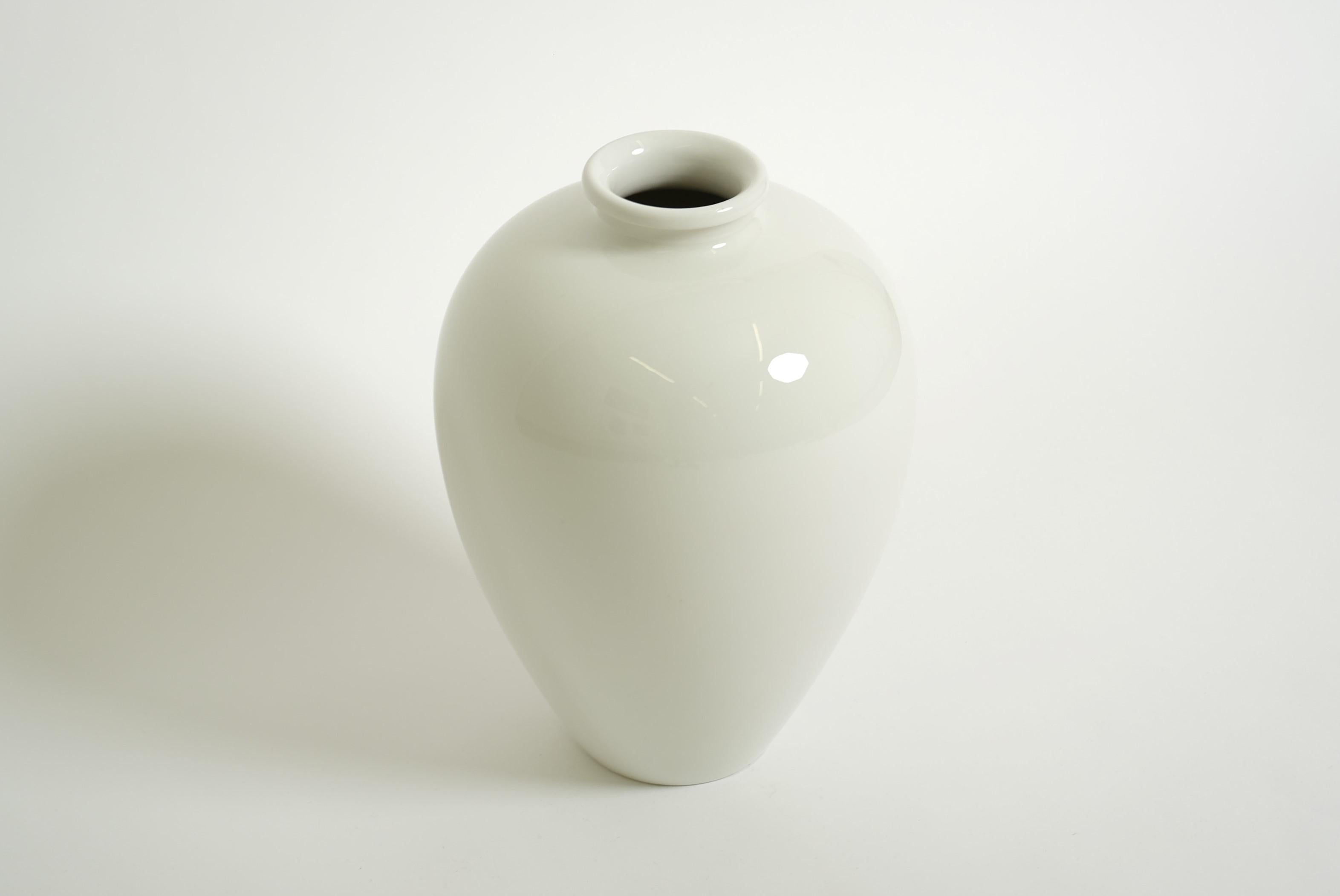 Grande vaso bianco KPM Berlin Porcelain Trude Petri Bauhaus, Germania anni '30 in vendita 2