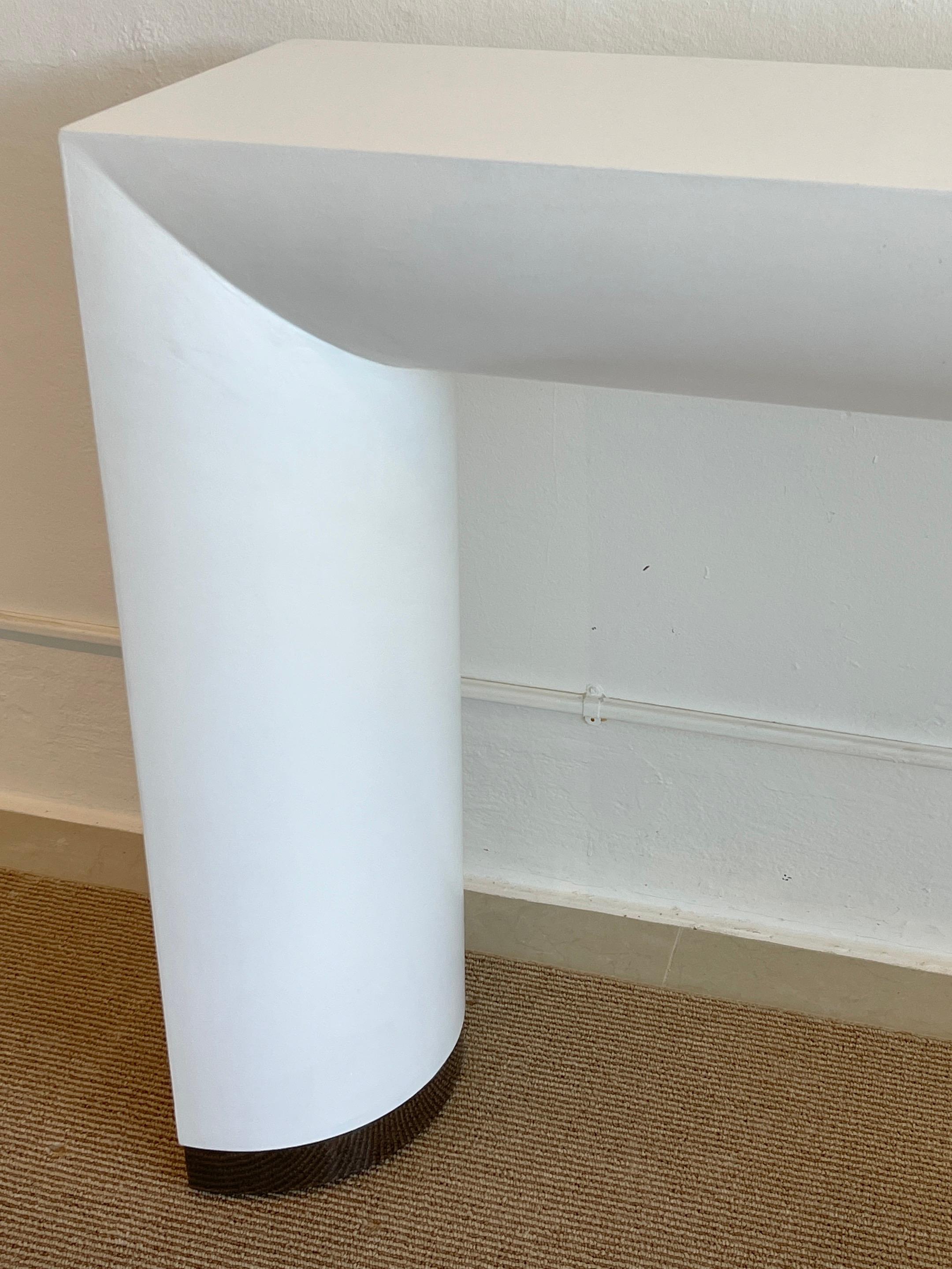 Large White Lacquered Springer Style Sculptural Console Table, C 1980s In Good Condition In West Palm Beach, FL