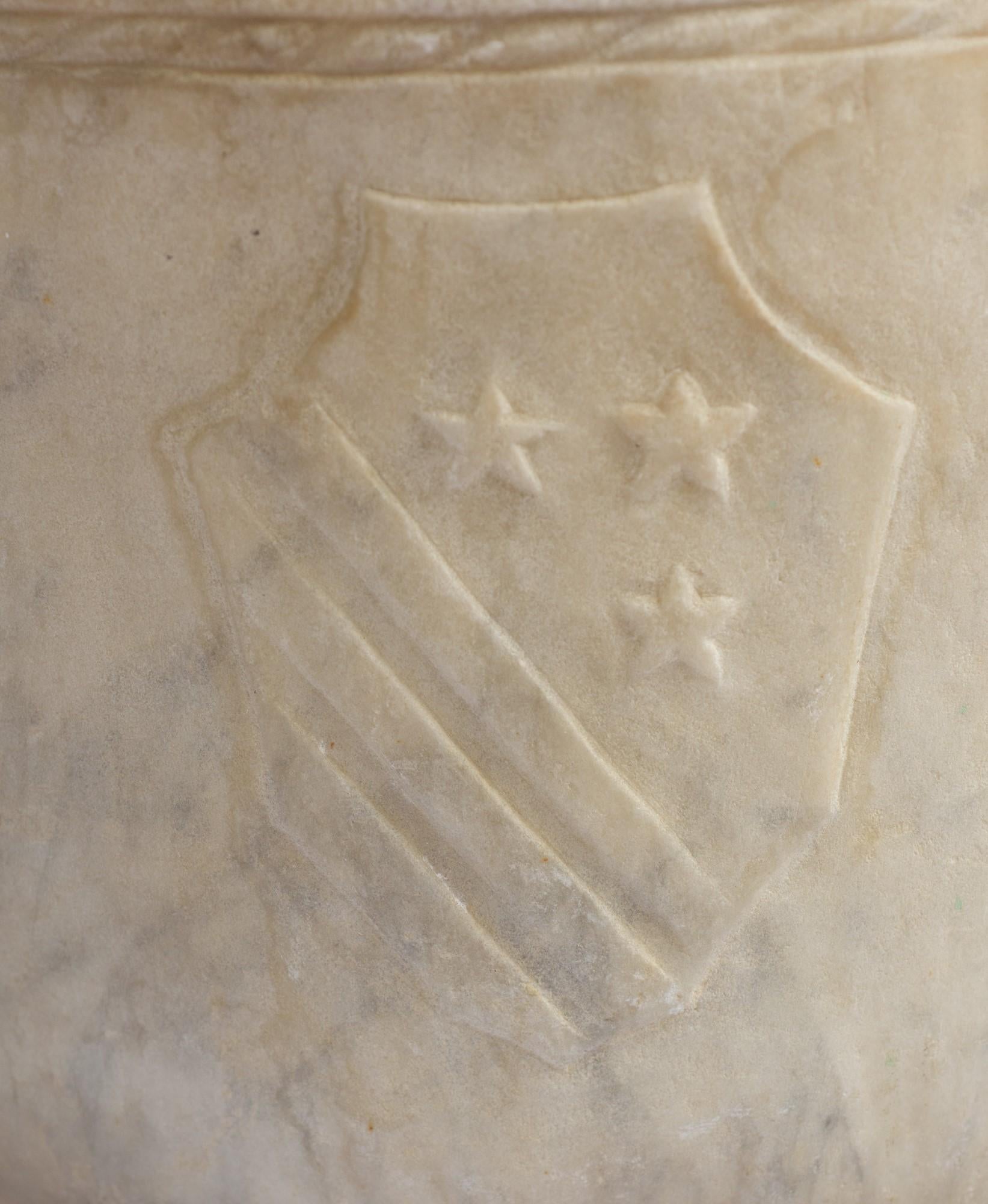 Italiano Grande mortaio in marmo bianco del XVI secolo in vendita
