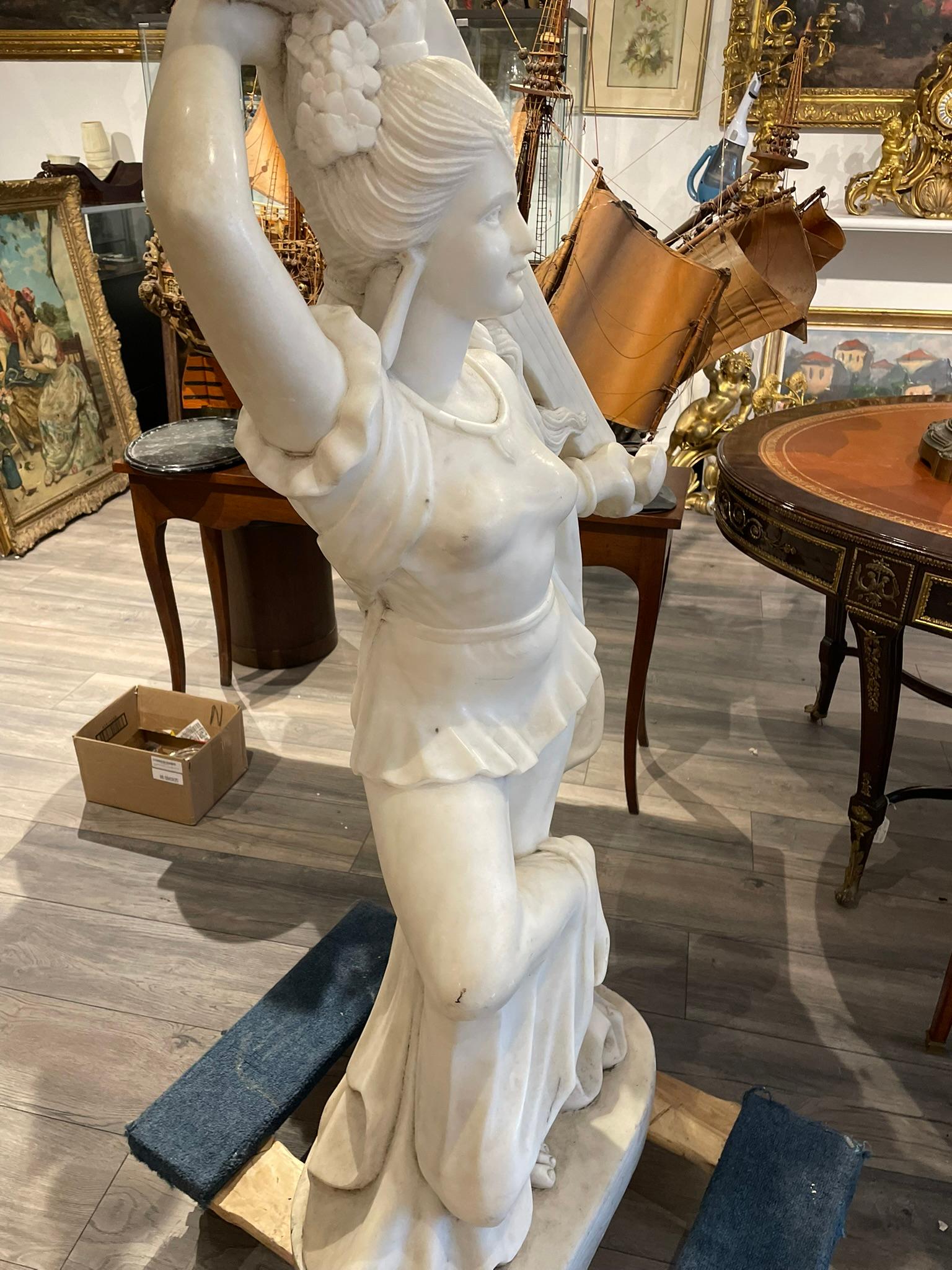 Grande statua in marmo bianco di Apsara cinese volante in vendita 2