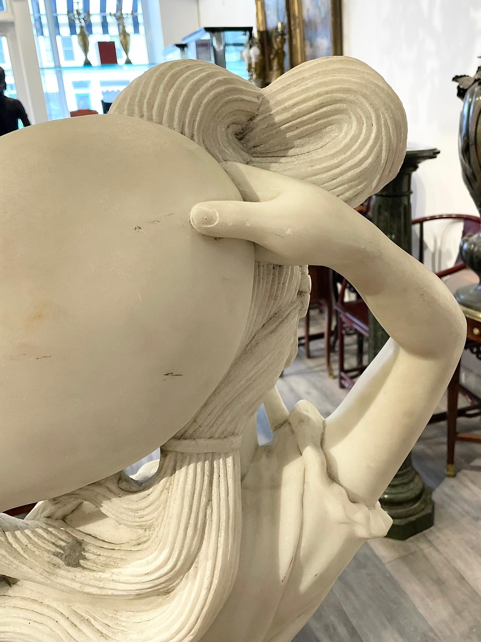 Marmo Grande statua in marmo bianco di Apsara cinese volante in vendita