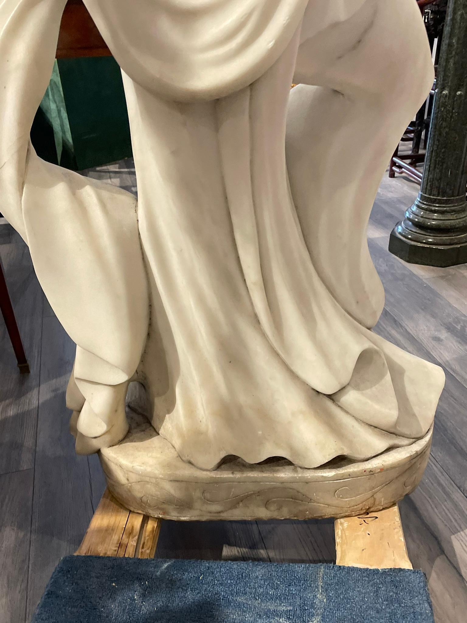 Grande statua in marmo bianco di Apsara cinese volante in vendita 1