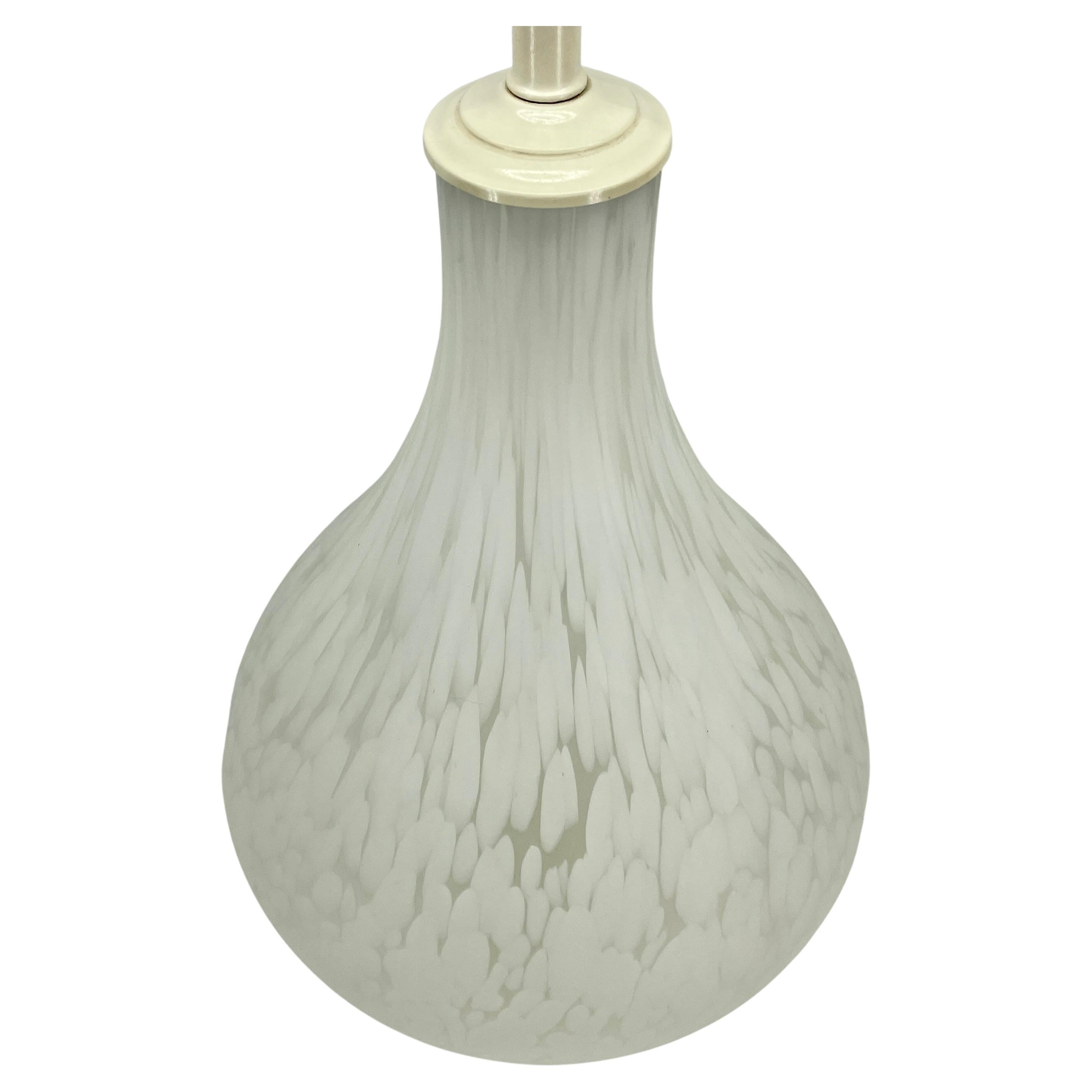 20ième siècle Grande lampe en verre de Murano «ottled » blanche de Carlo Nason pour Mazzega, Italie, années 1970 en vente