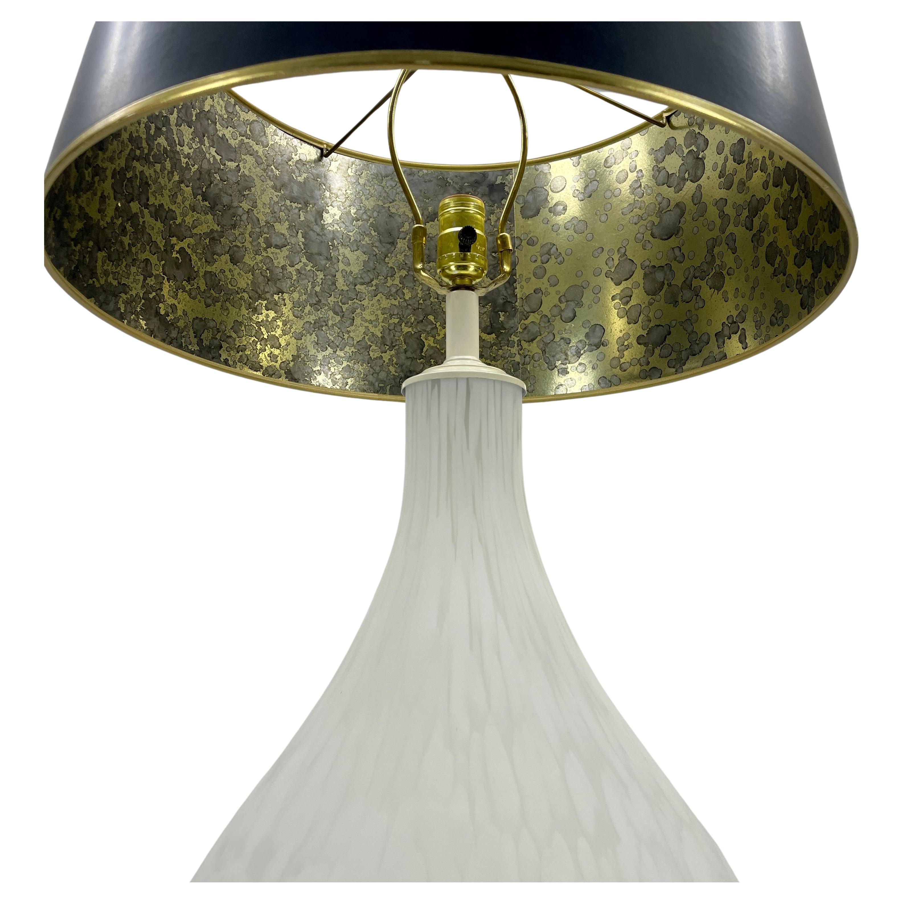 Laiton Grande lampe en verre de Murano «ottled » blanche de Carlo Nason pour Mazzega, Italie, années 1970 en vente