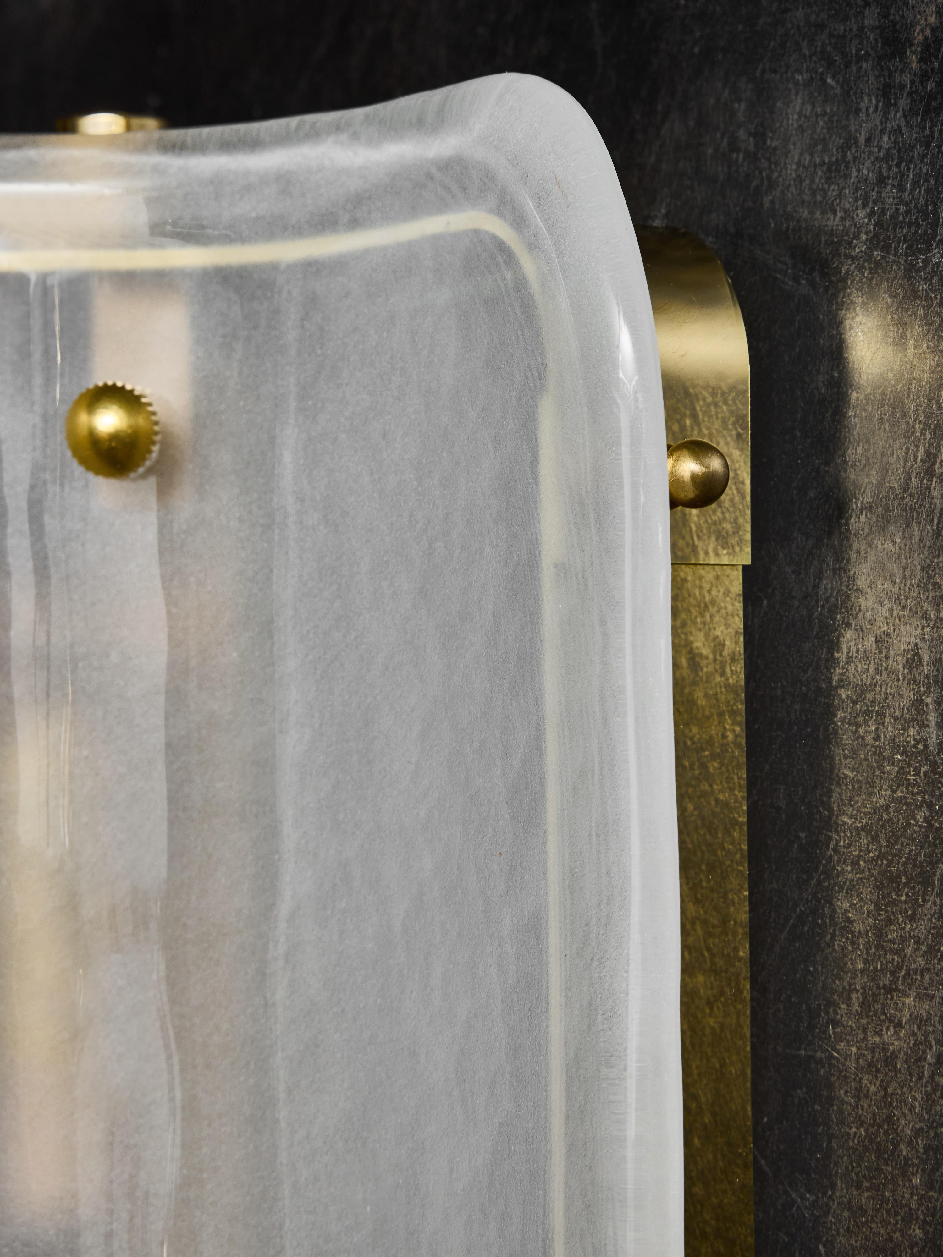 Große Wandleuchten aus weißem Muranoglas und Messing im Zustand „Neu“ im Angebot in Saint-Ouen, IDF