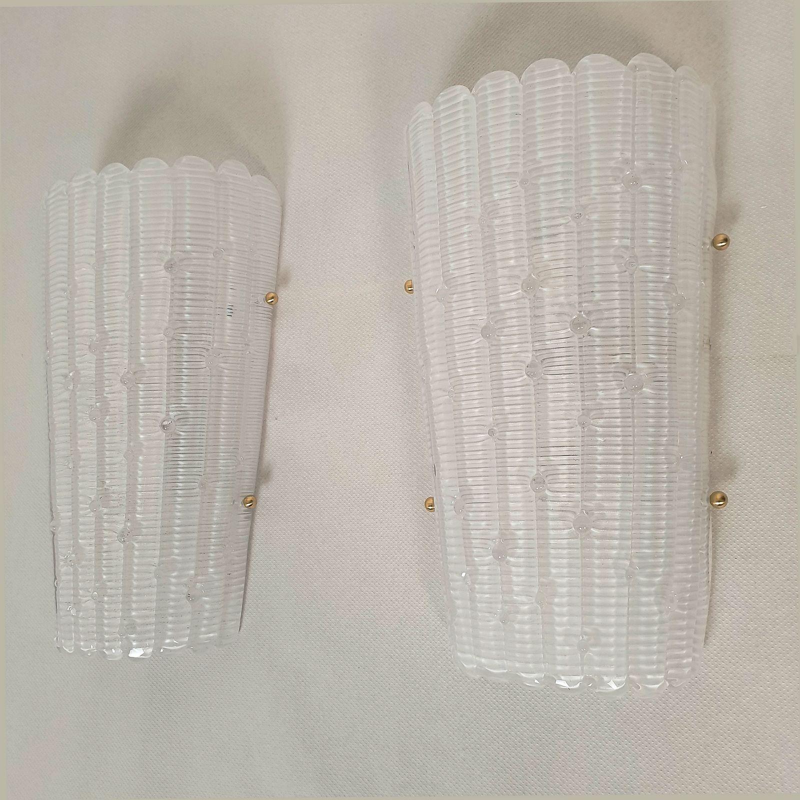 Mid-Century Modern Appliques en verre Murano blanc, Italie - une paire en vente