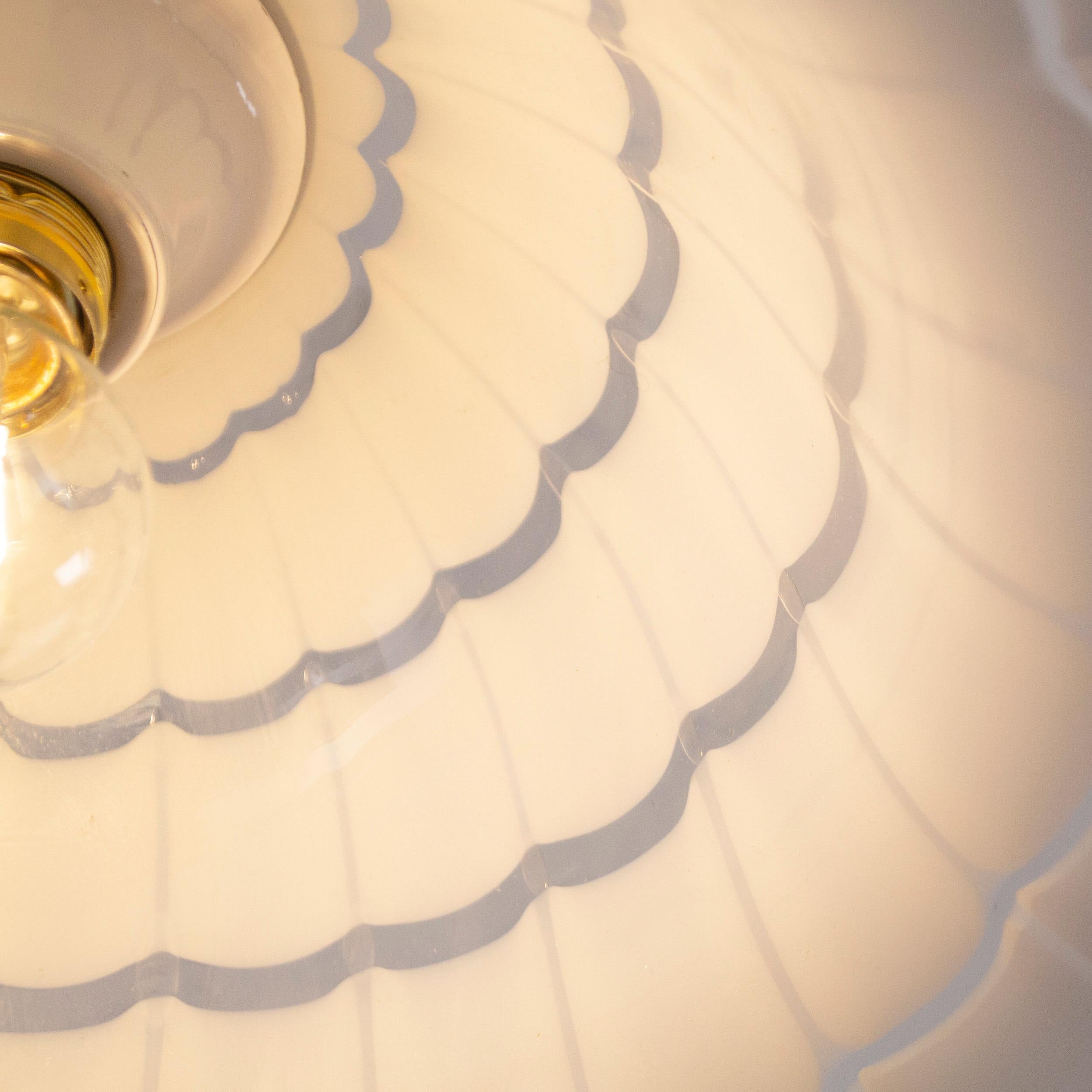 Large White Murano Glass Pendant Lamp with Fenicio pattern made in Italy, 1970s For Sale 3