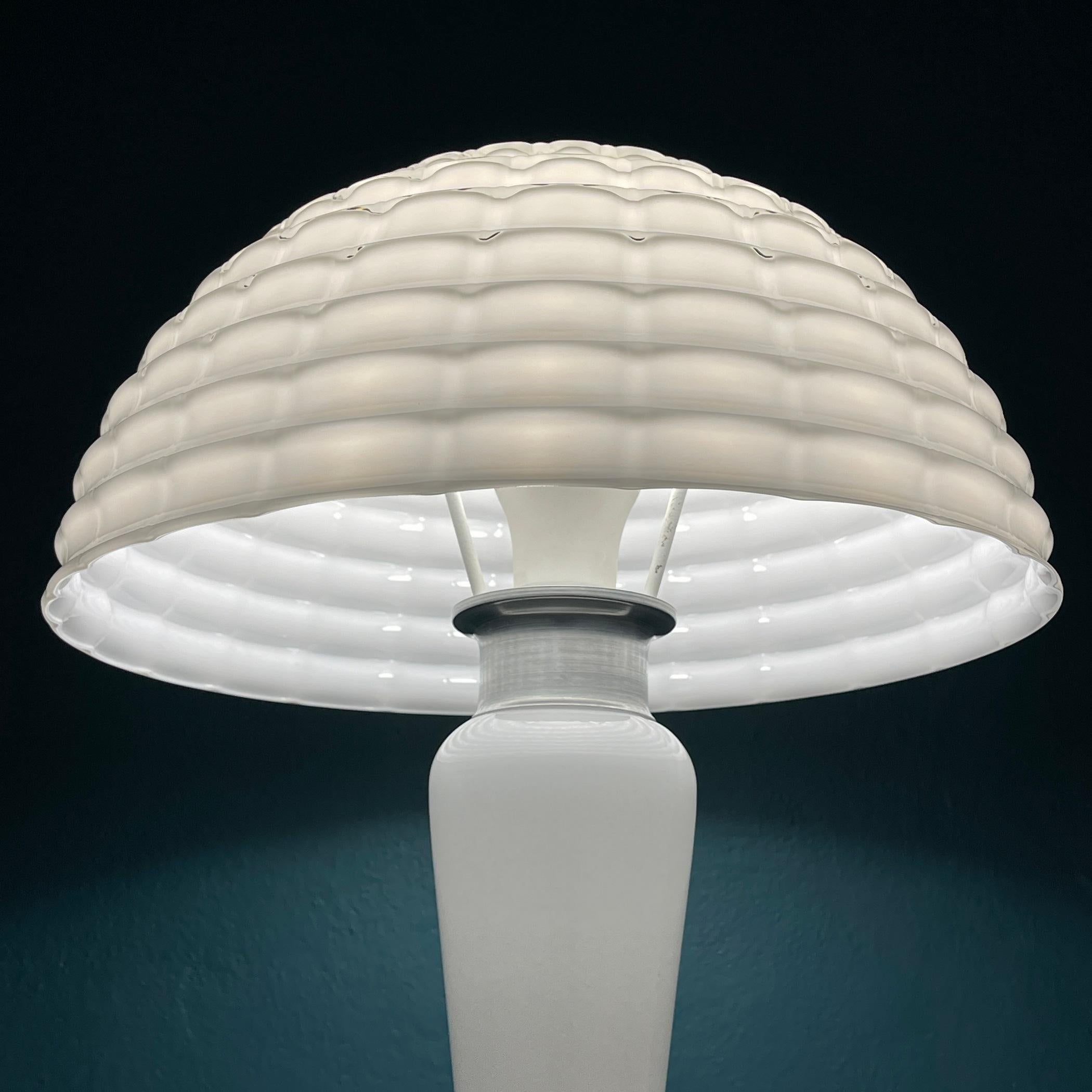 Mid-Century Modern Large White Murano Table Lamp Mushroom, Italy 1970s For Sale