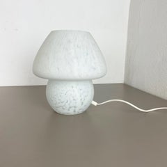 Grande lampe de bureau en verre dépoli blanc Mushroom, Italie, 1970