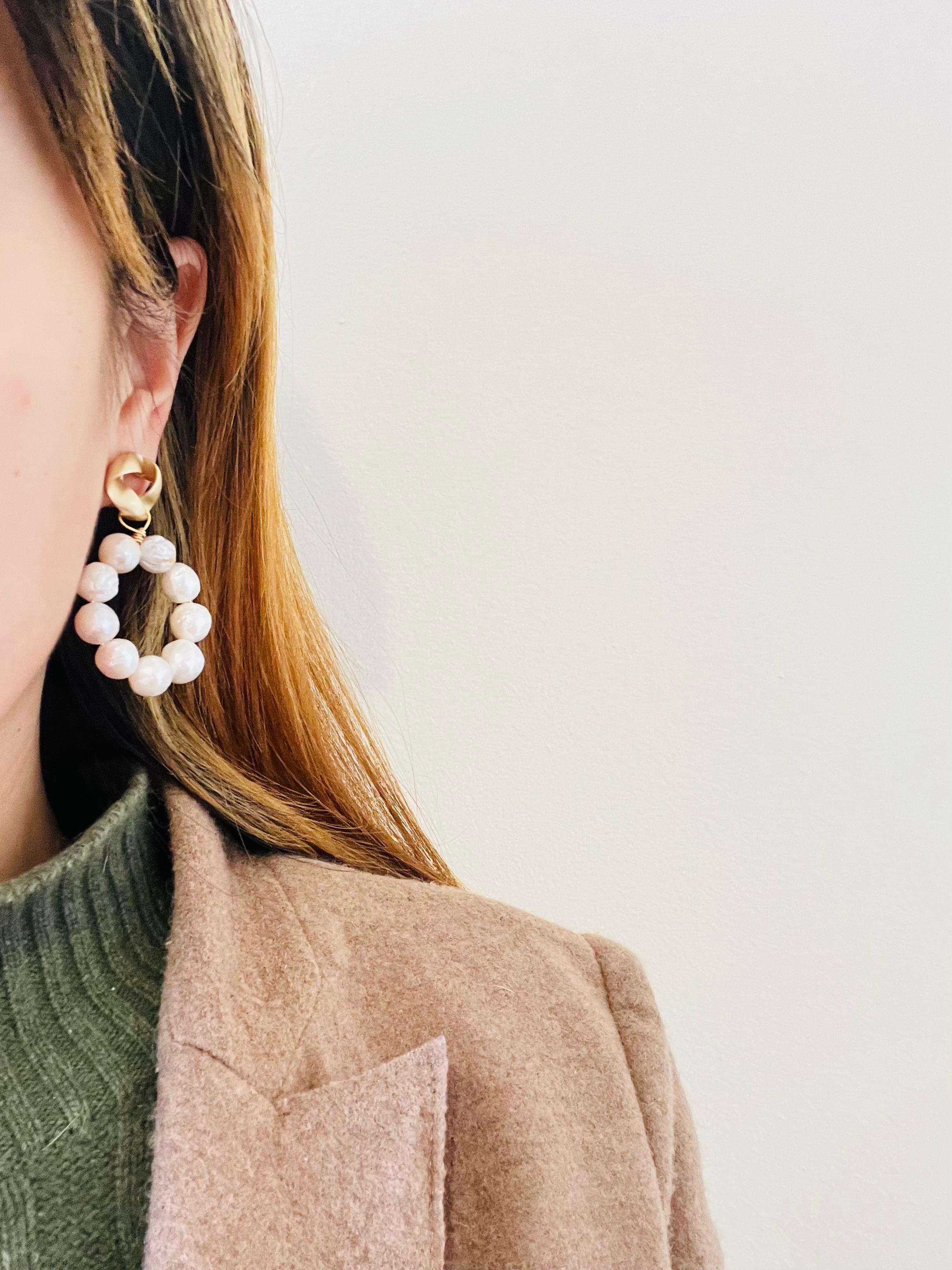 Large White Natural Pearls Circle Round Hoop Retro Pierced Drop Gold Earrings In New Condition For Sale In Wokingham, England