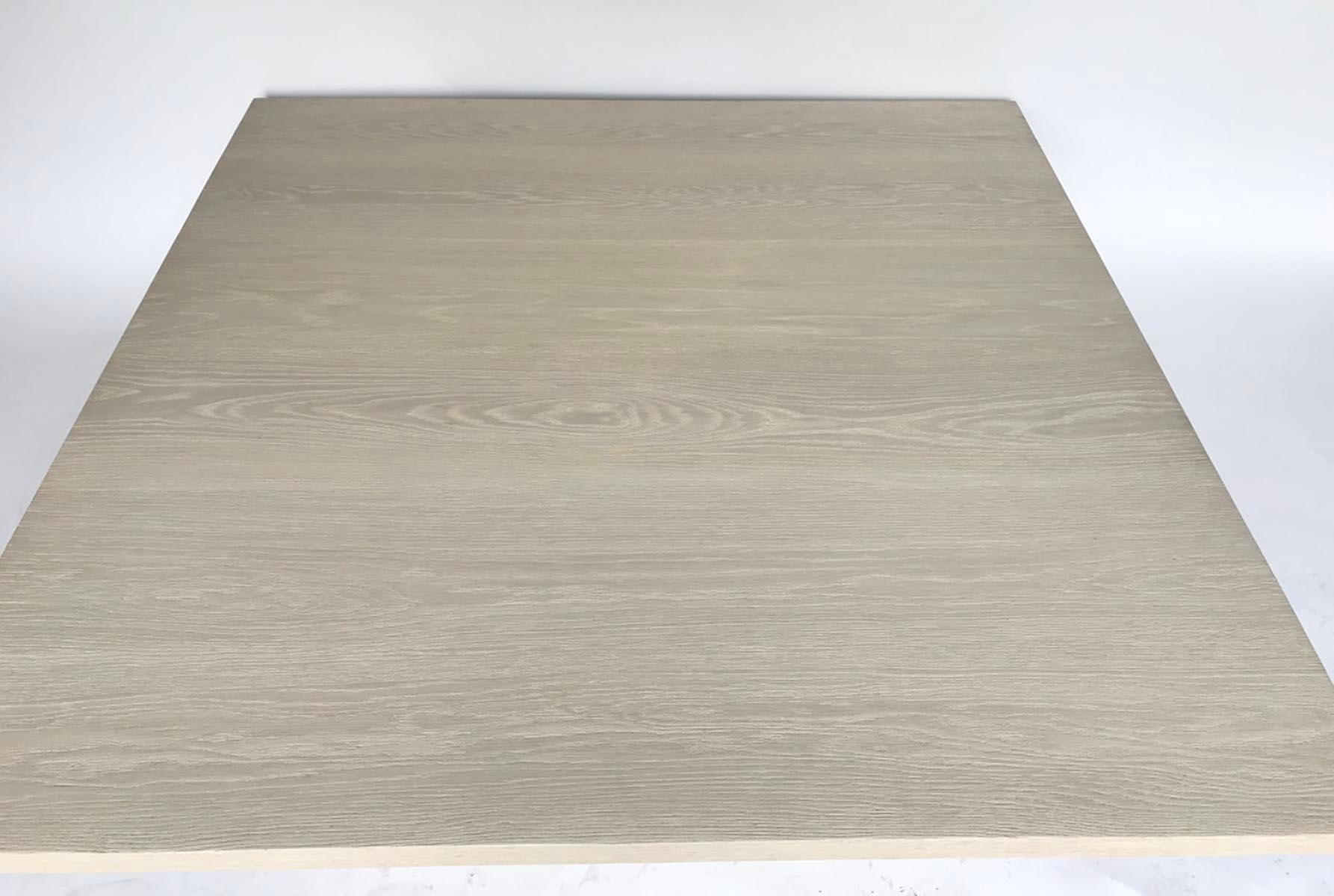 Grande table basse en chêne blanc personnalisée avec base cubique par Dos Gallos Studio en vente 1