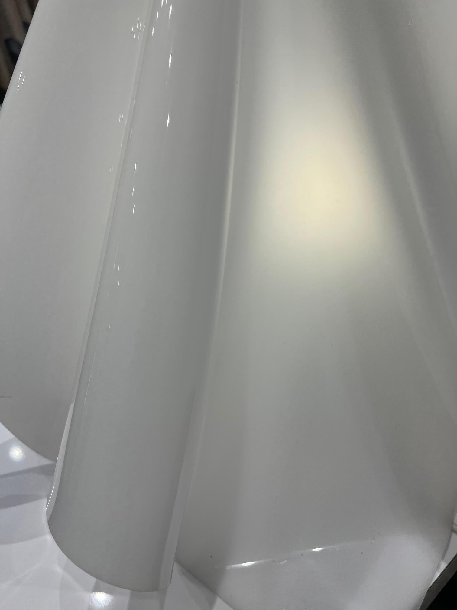 Grande lampe blanche Oba-Q « Fantôme » de la série K de Shiro Kuramata Bon état - En vente à Saint Louis, US