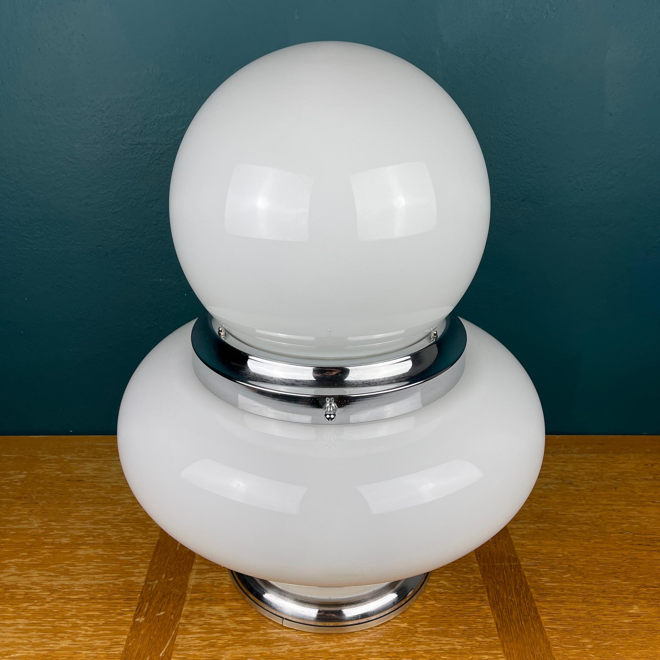 Large White Opaline Glass Table or Floor Lamp UFO, Italy, 1970s In Good Condition For Sale In Miklavž Pri Taboru, SI