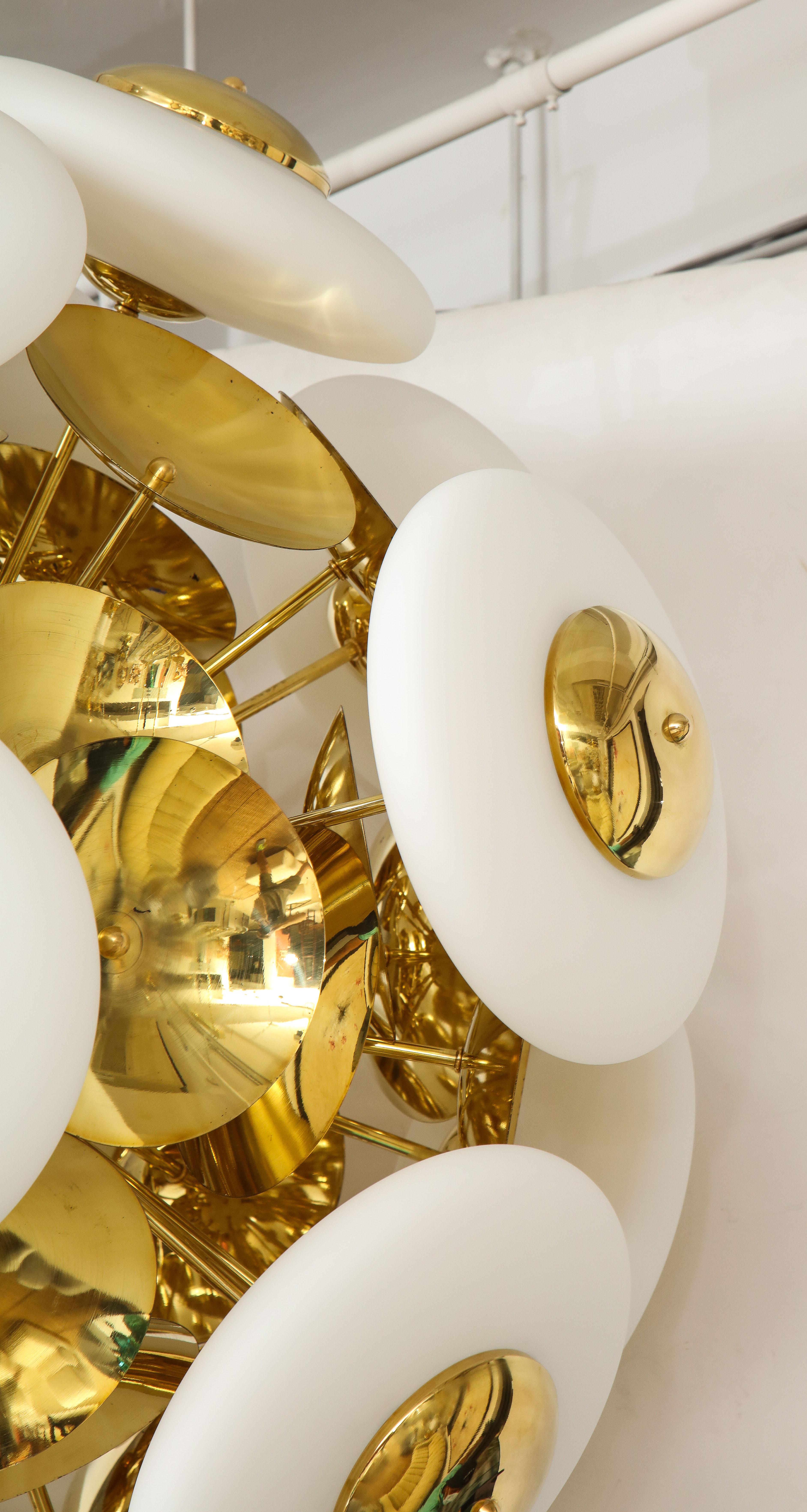 Contemporary Large White Murano Glass and Brass Sphere Sputnik Round Chandelier, Italy