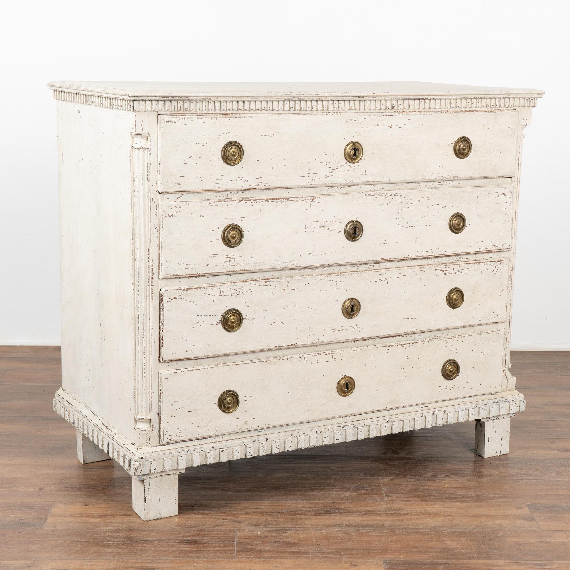 Large White Painted Chest of Four Drawers, Denmark circa 1800 In Good Condition In Round Top, TX