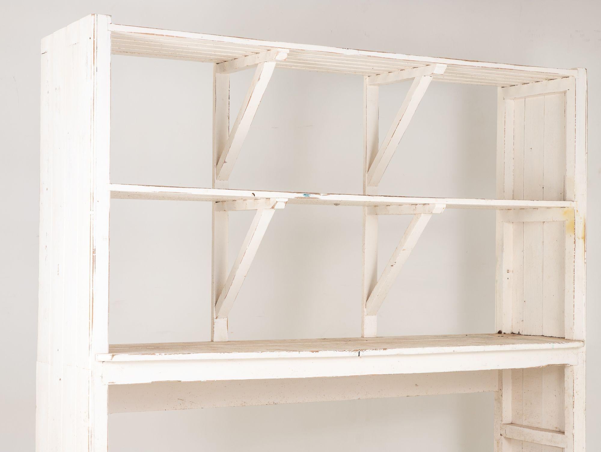 Gran Estantería de Floristería de Madera Pintada de Blanco, Inglesa mediados S. XX Inglés en venta