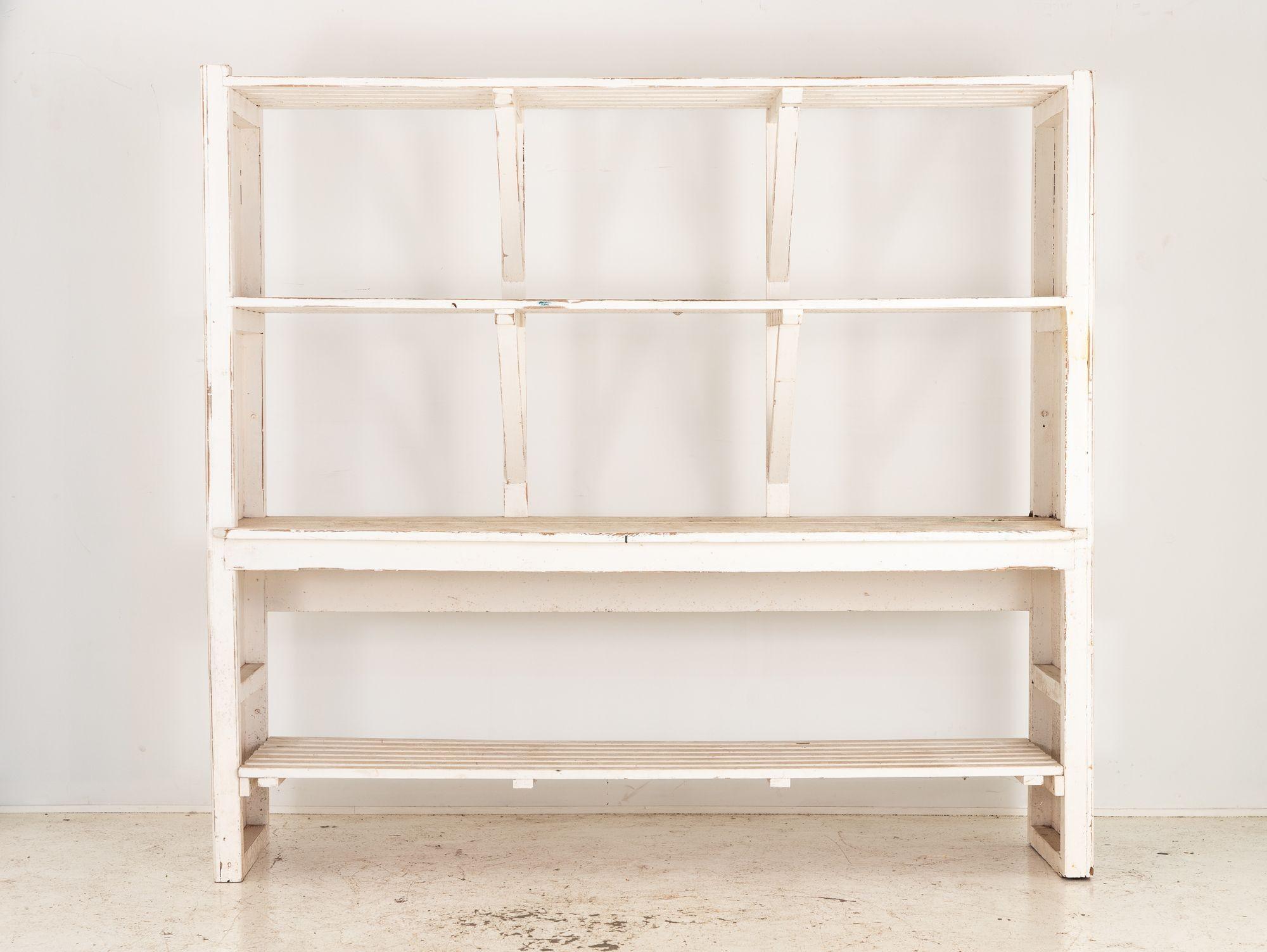 Gran Estantería de Floristería de Madera Pintada de Blanco, Inglesa mediados S. XX en venta 4