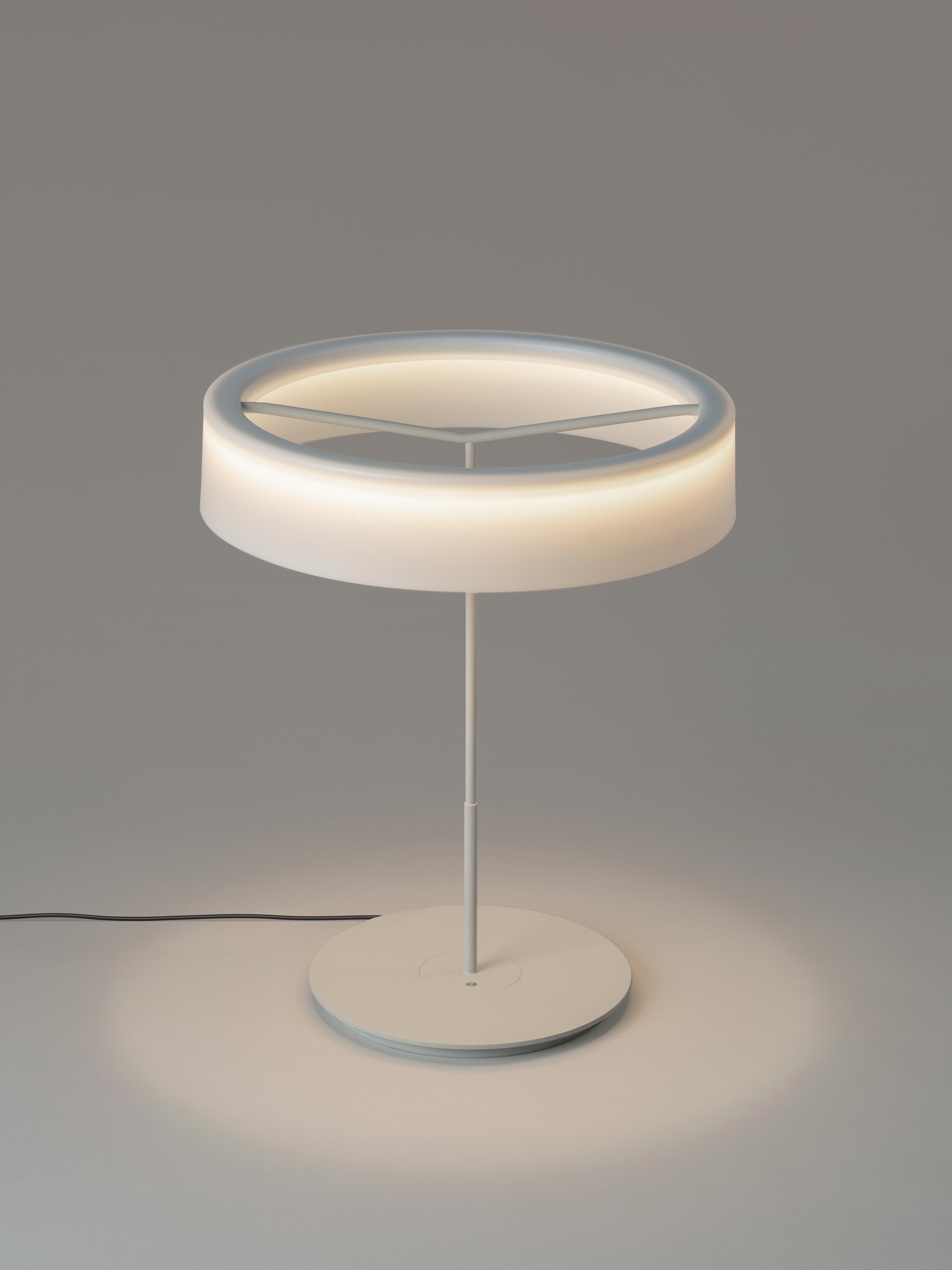 Large White Sin table lamp with shade I by Antoni Arola
Dimensions: D 48 x H 58 cm
Materials: Metal.
Lampshade: White opal methacrylate.
Available in white or graphite, with or without shade.

A lamp that combines simplicity and technology to