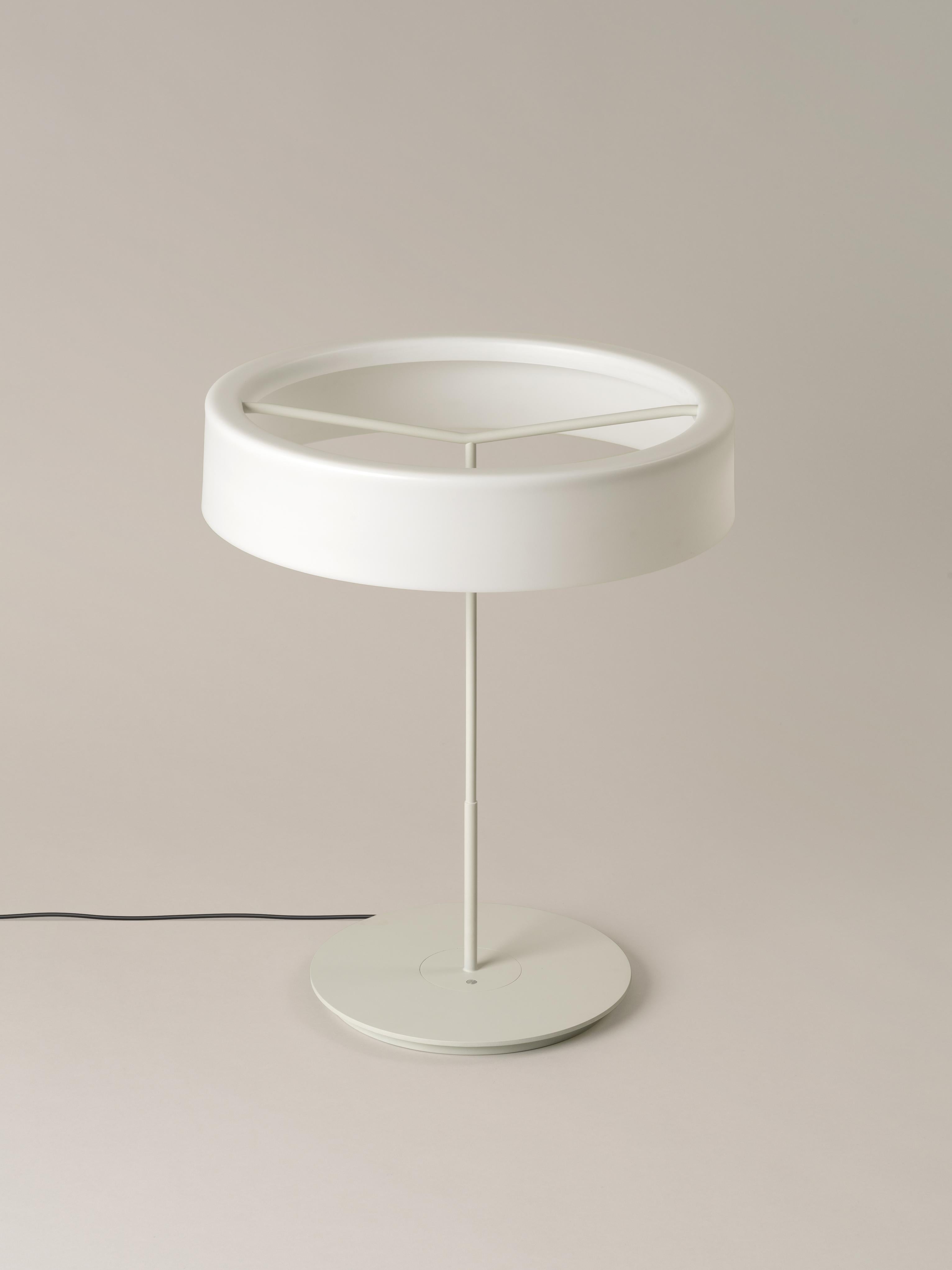 Große weiße Waschtischlampe mit Schirm I von Antoni Arola (Moderne) im Angebot
