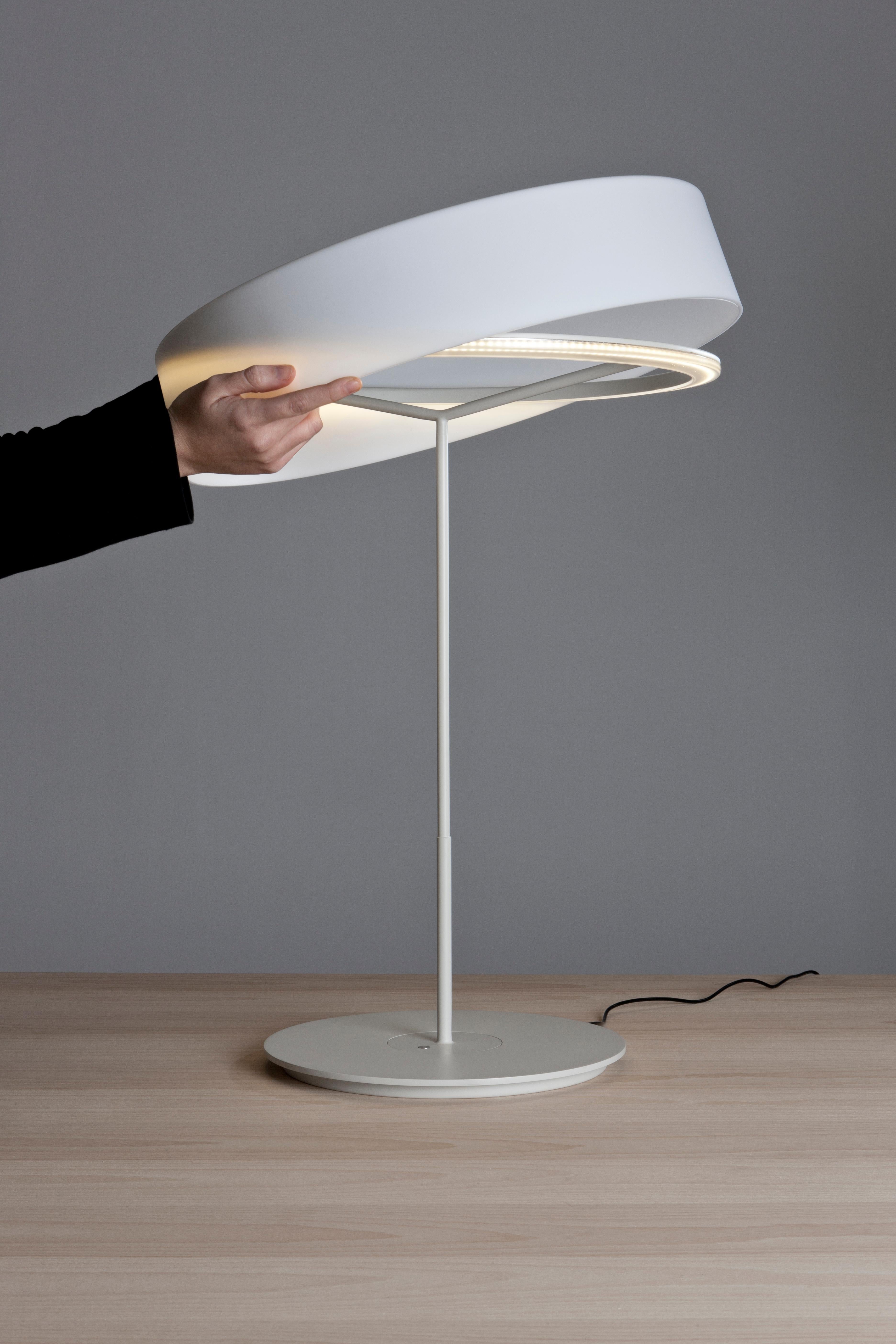Large White Sin Table Lamp with Shade II by Antoni Arola In New Condition For Sale In Geneve, CH