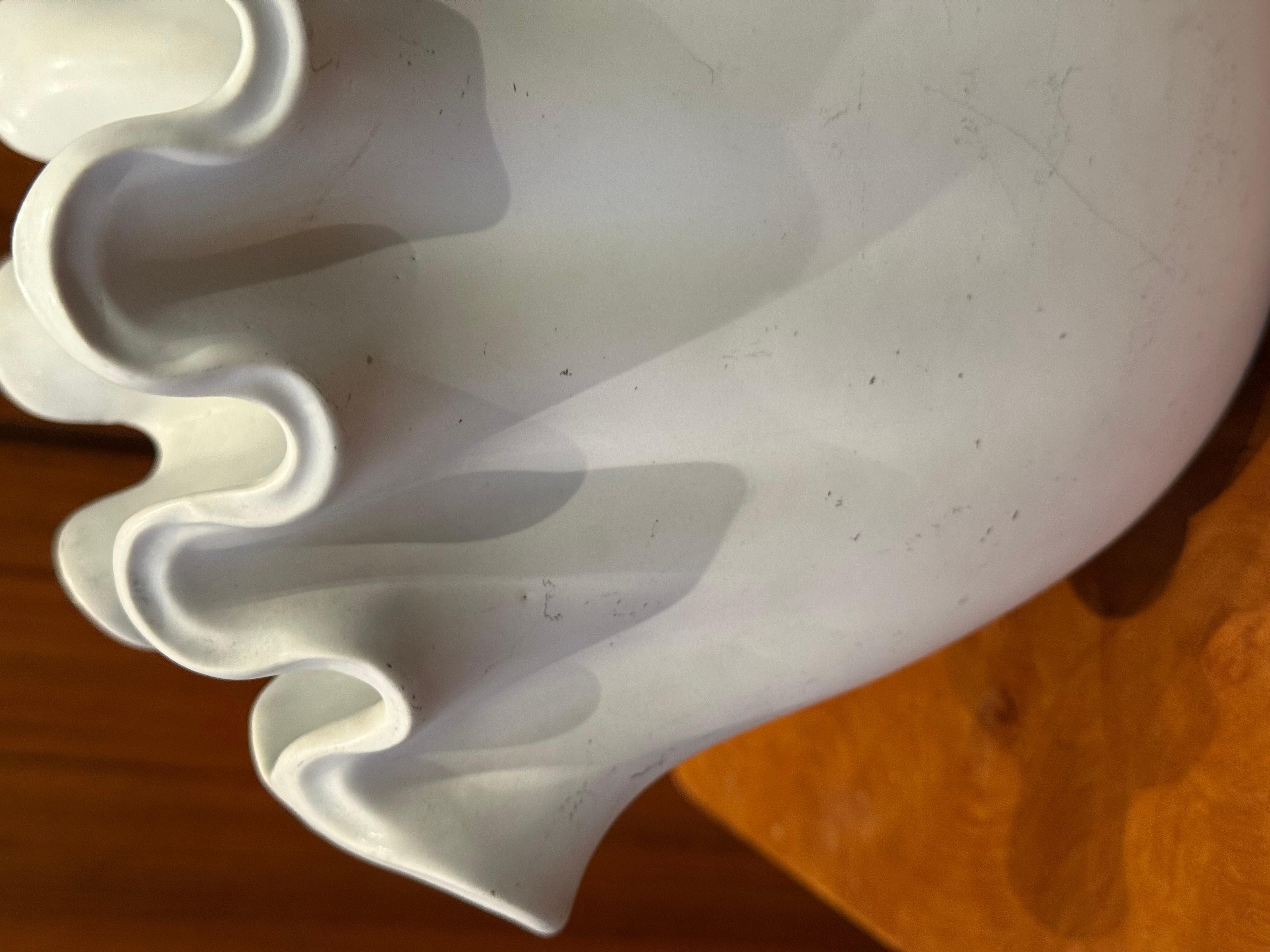 Grande vaso a conchiglia VÅGA bianco di Wilhelm Kage per Gustavsberg, Svezia, anni '40 in vendita 2