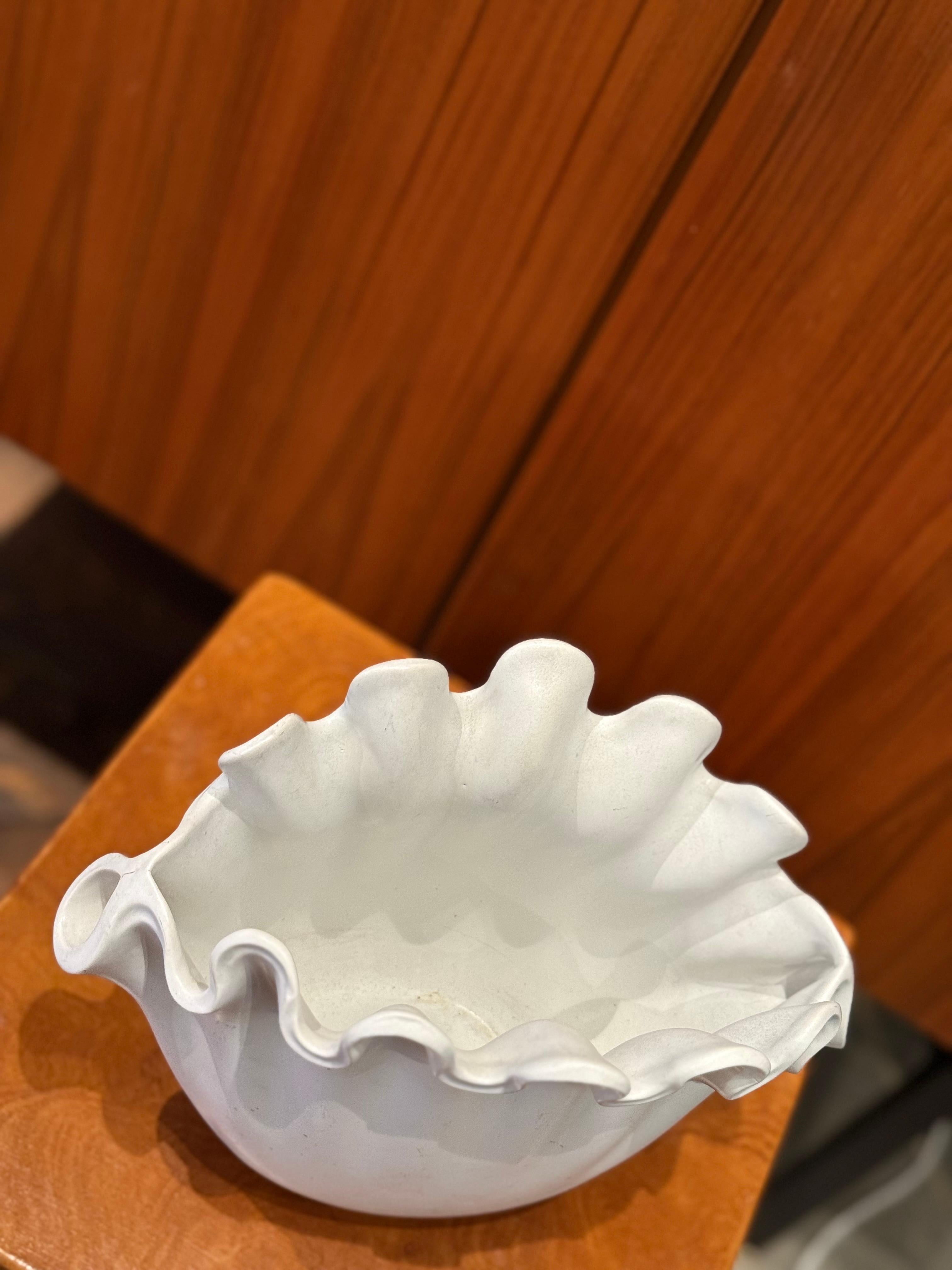 Grande vaso a conchiglia VÅGA bianco di Wilhelm Kage per Gustavsberg, Svezia, anni '40 in vendita 4