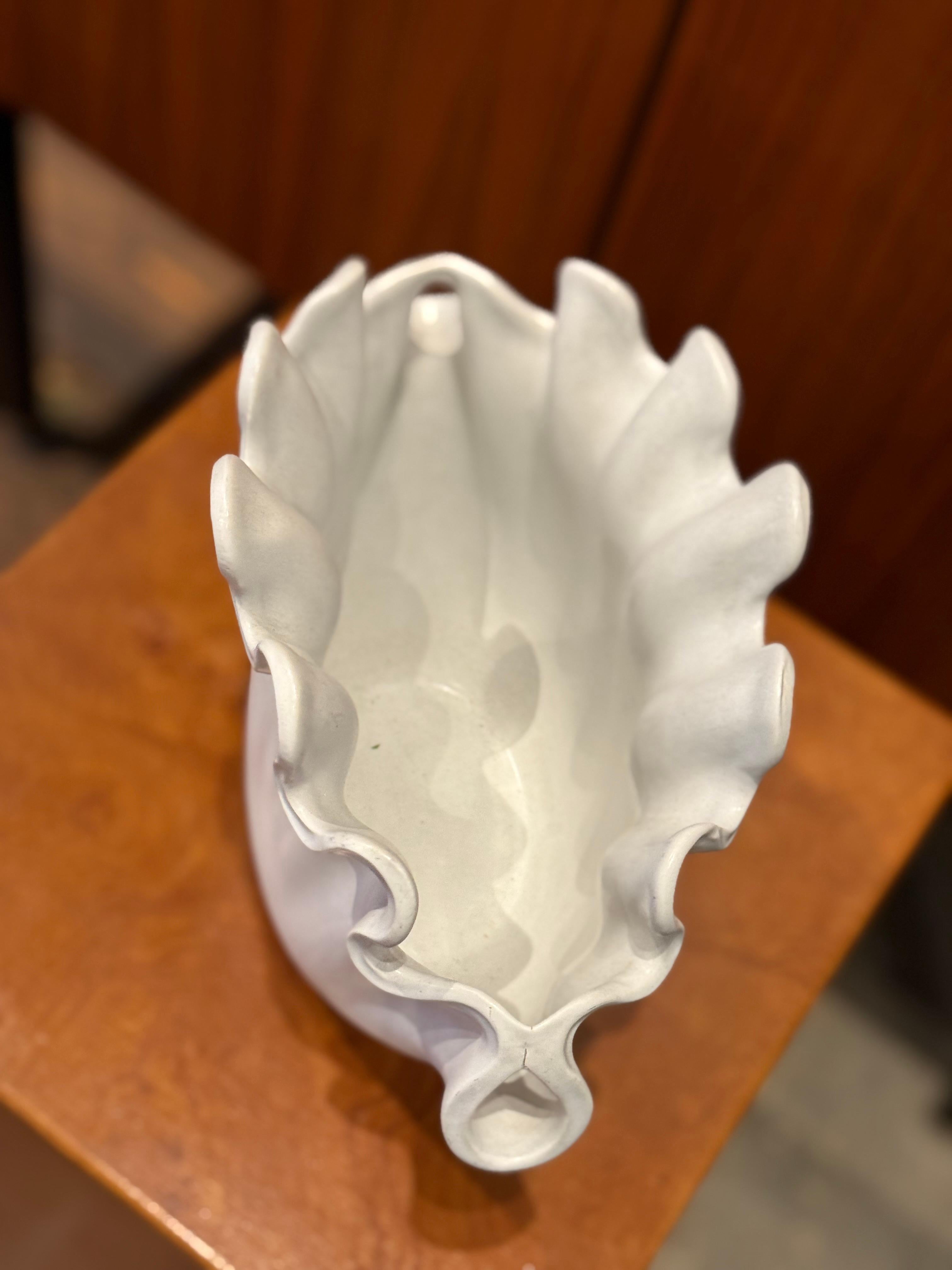 Grande vaso a conchiglia VÅGA bianco di Wilhelm Kage per Gustavsberg, Svezia, anni '40 in vendita 5