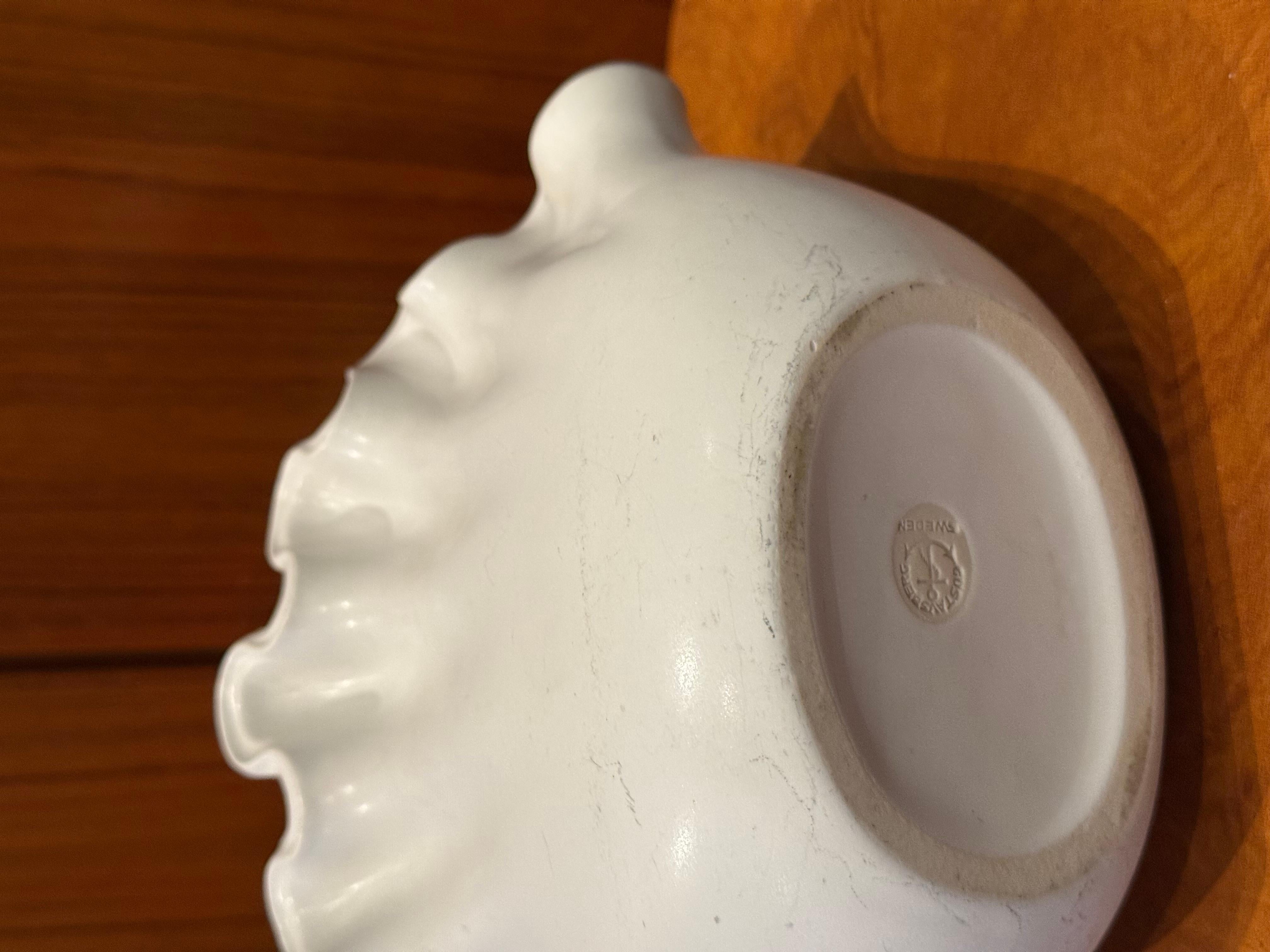 Grande vaso a conchiglia VÅGA bianco di Wilhelm Kage per Gustavsberg, Svezia, anni '40 in vendita 8