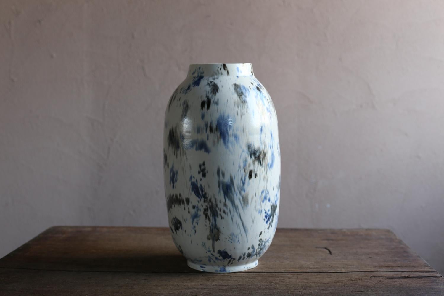 Jarrón grande blanco con pintura abstracta de Scarlet Pottery Hecho a mano en venta