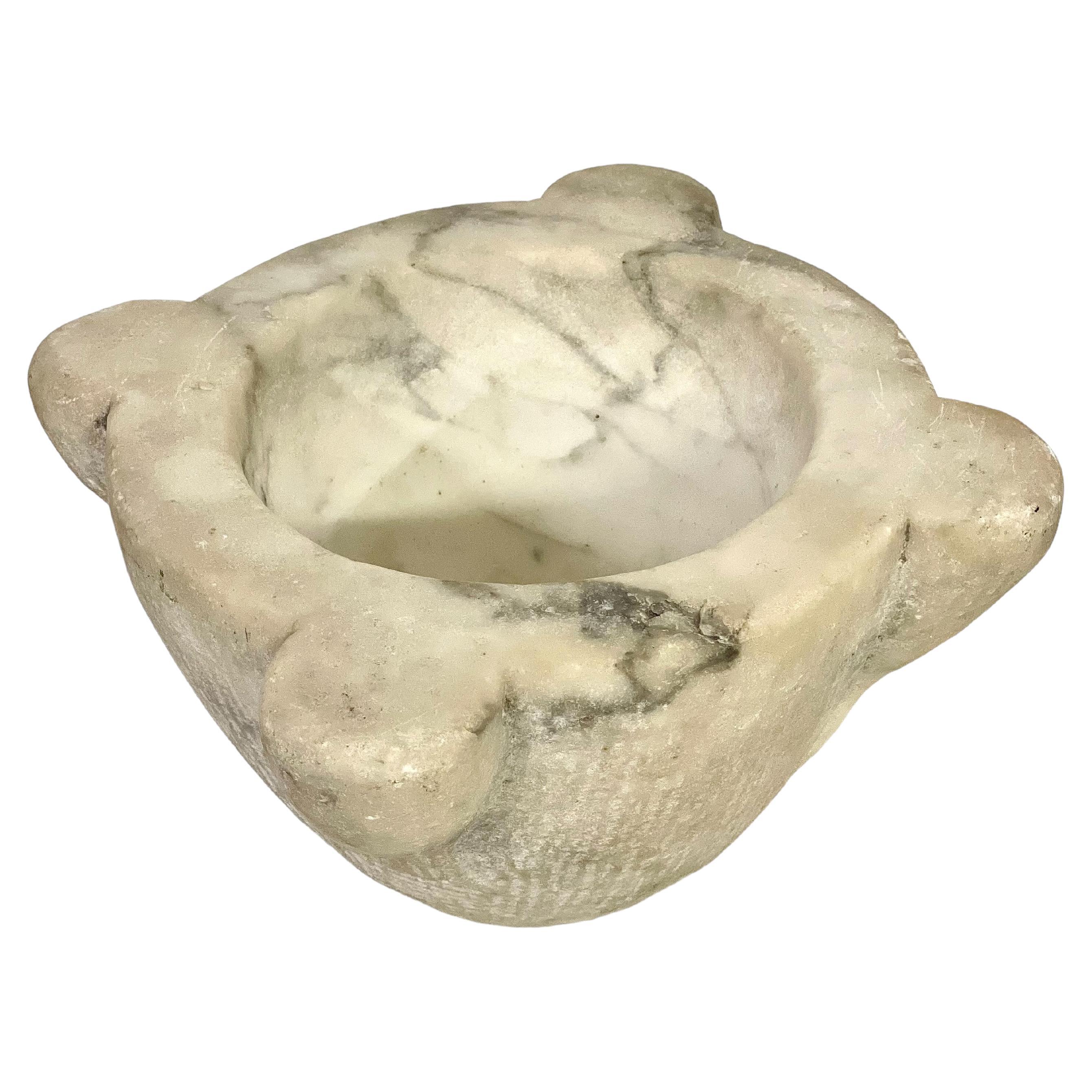 Grand Mortar en marbre blanc du 18ème siècle