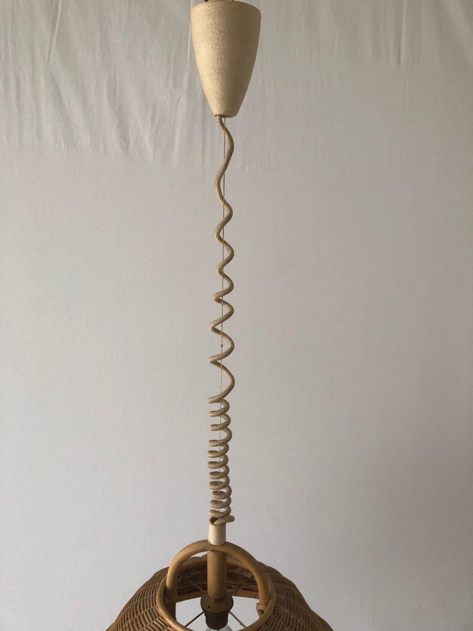 Grande lampe suspendue à abat-jour réglable en osier, années 1960, Allemagne en vente 1