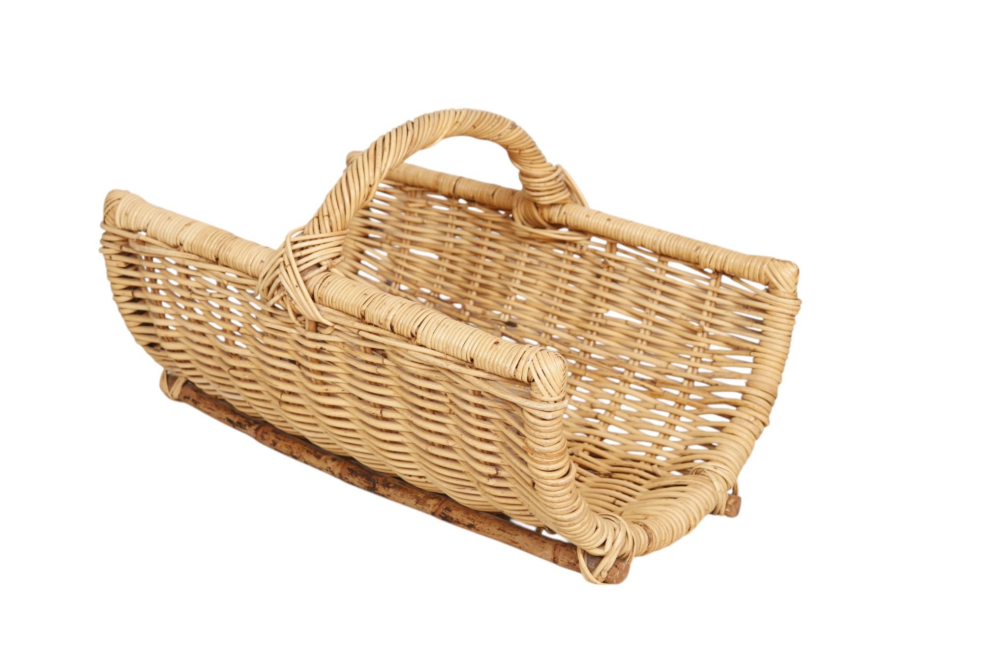Grand panier de cheminée en osier Bon état - En vente à Bradenton, FL